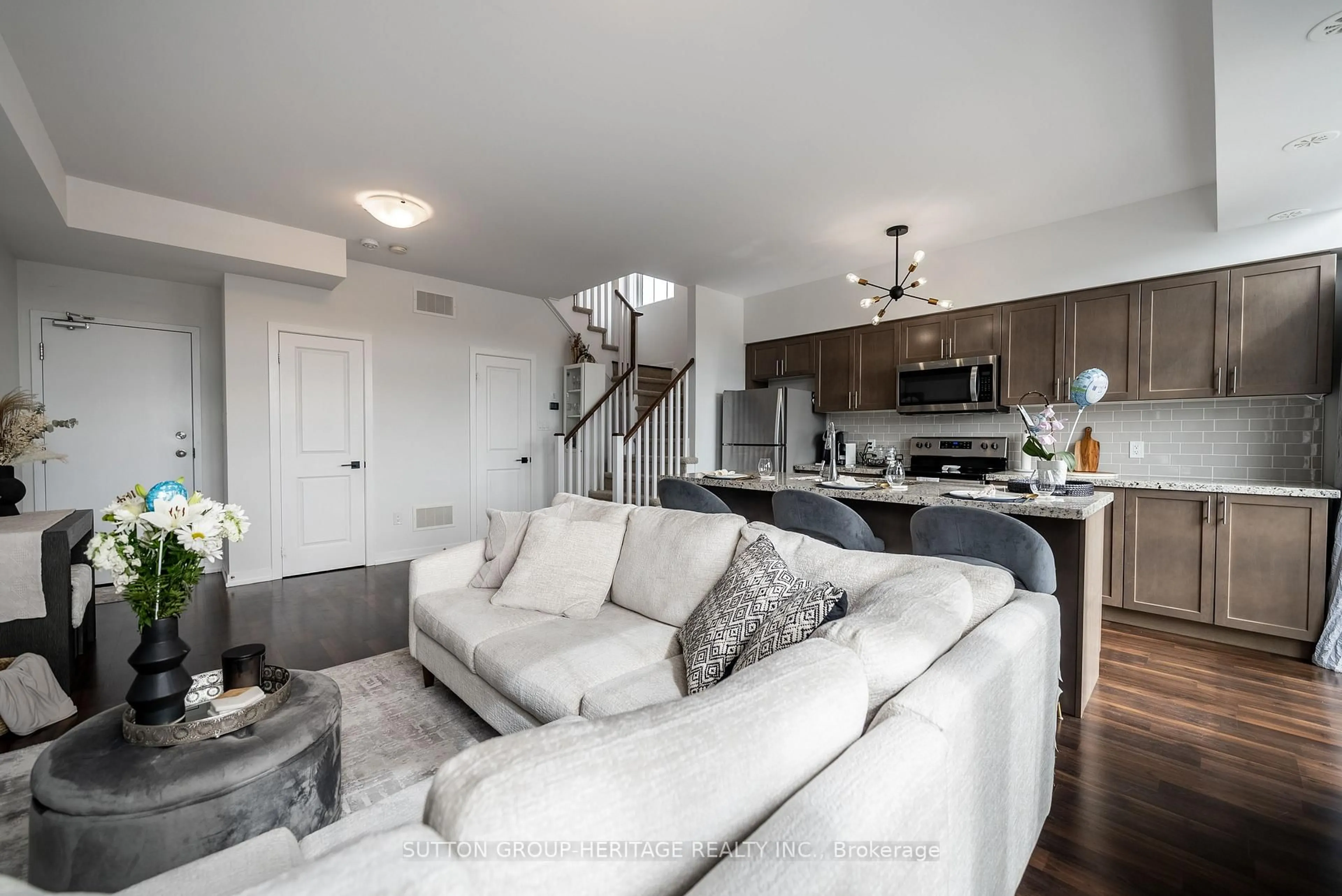 Living room with furniture, unknown for 15 Whitaker Way #427, Whitchurch-Stouffville Ontario L4A 4T4