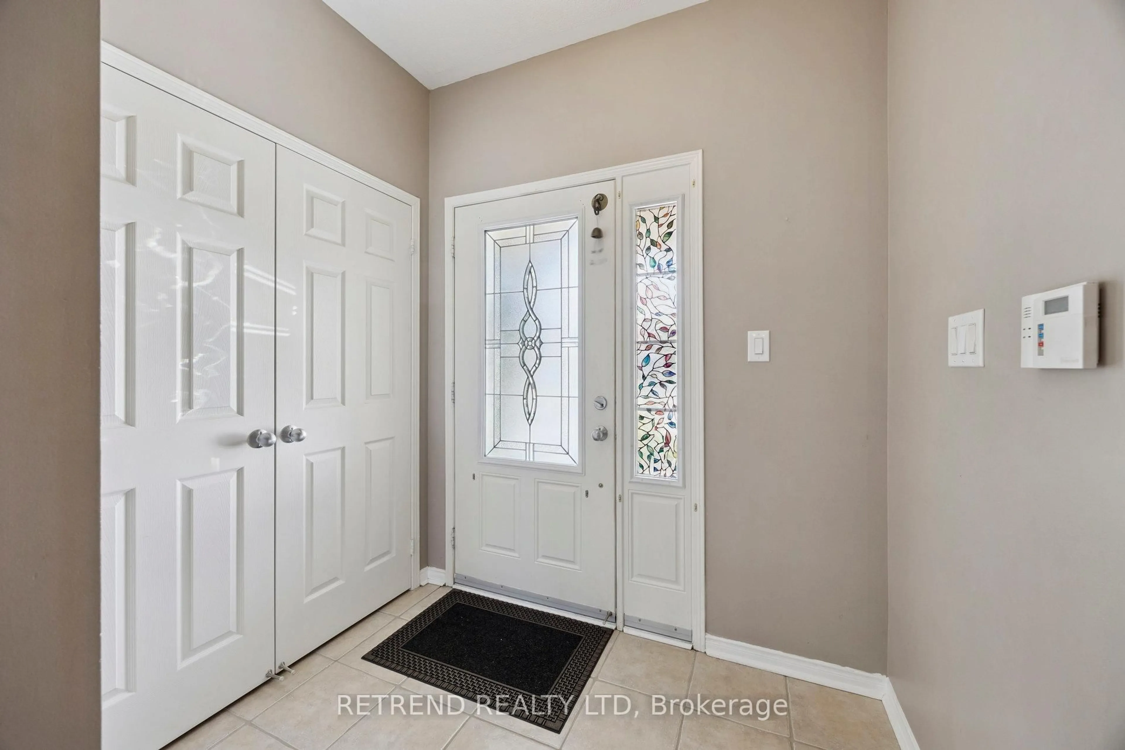 Indoor entryway for 26 Booth St, Bradford West Gwillimbury Ontario L3Z 0A3