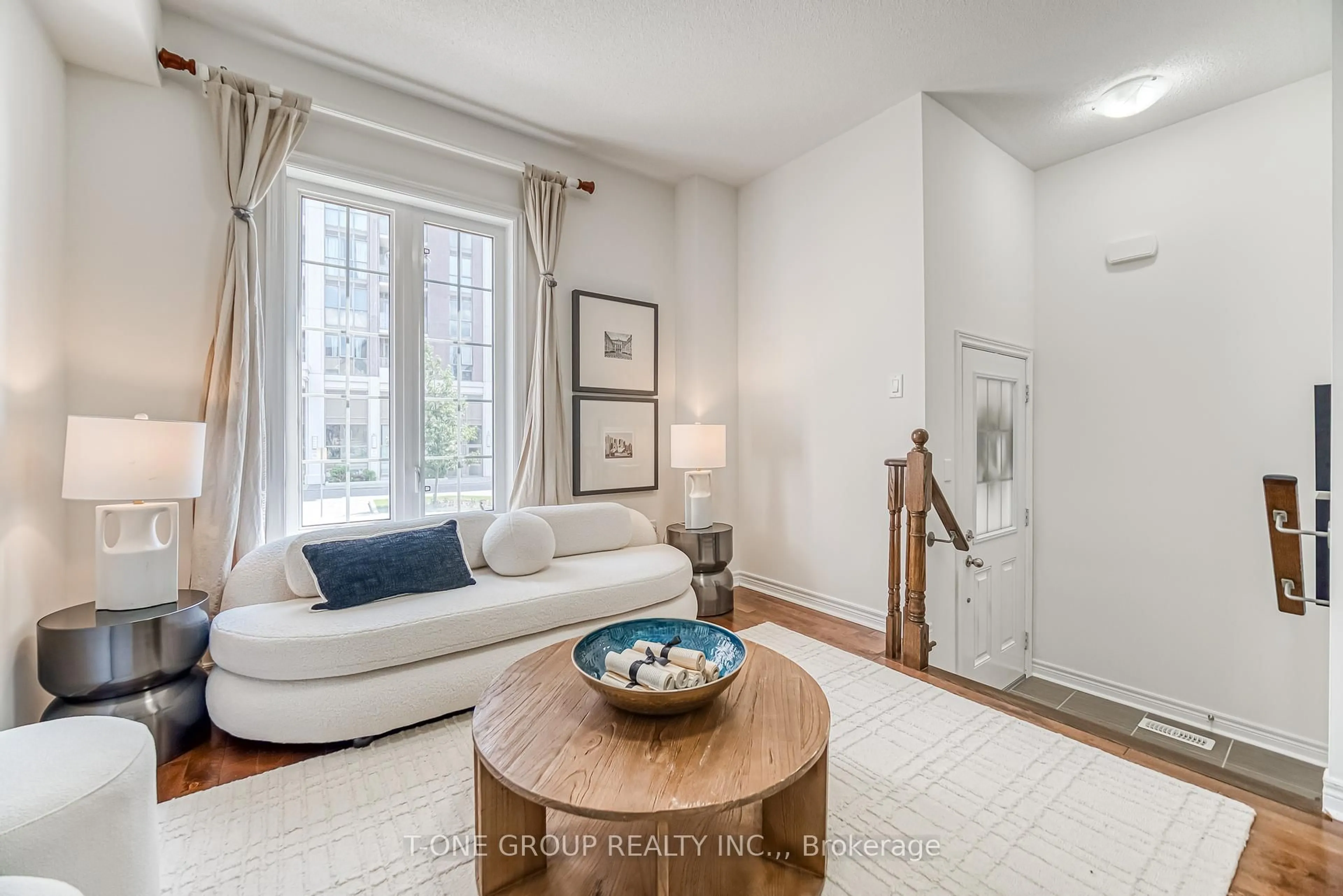 Living room with furniture, unknown for 20 Orca Dr, Markham Ontario L6E 0R6