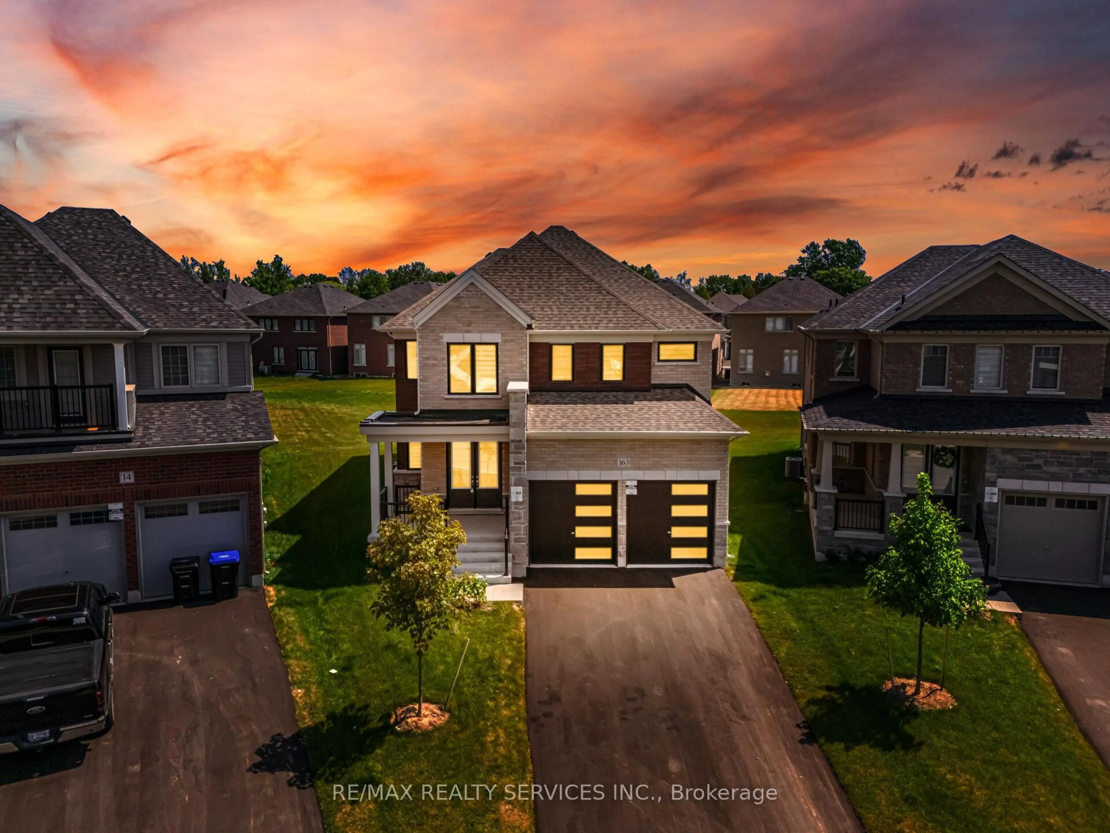 A pic from outside/outdoor area/front of a property/back of a property/a pic from drone, street for 16 Primrose Hts, Adjala-Tosorontio Ontario L0G 1W0
