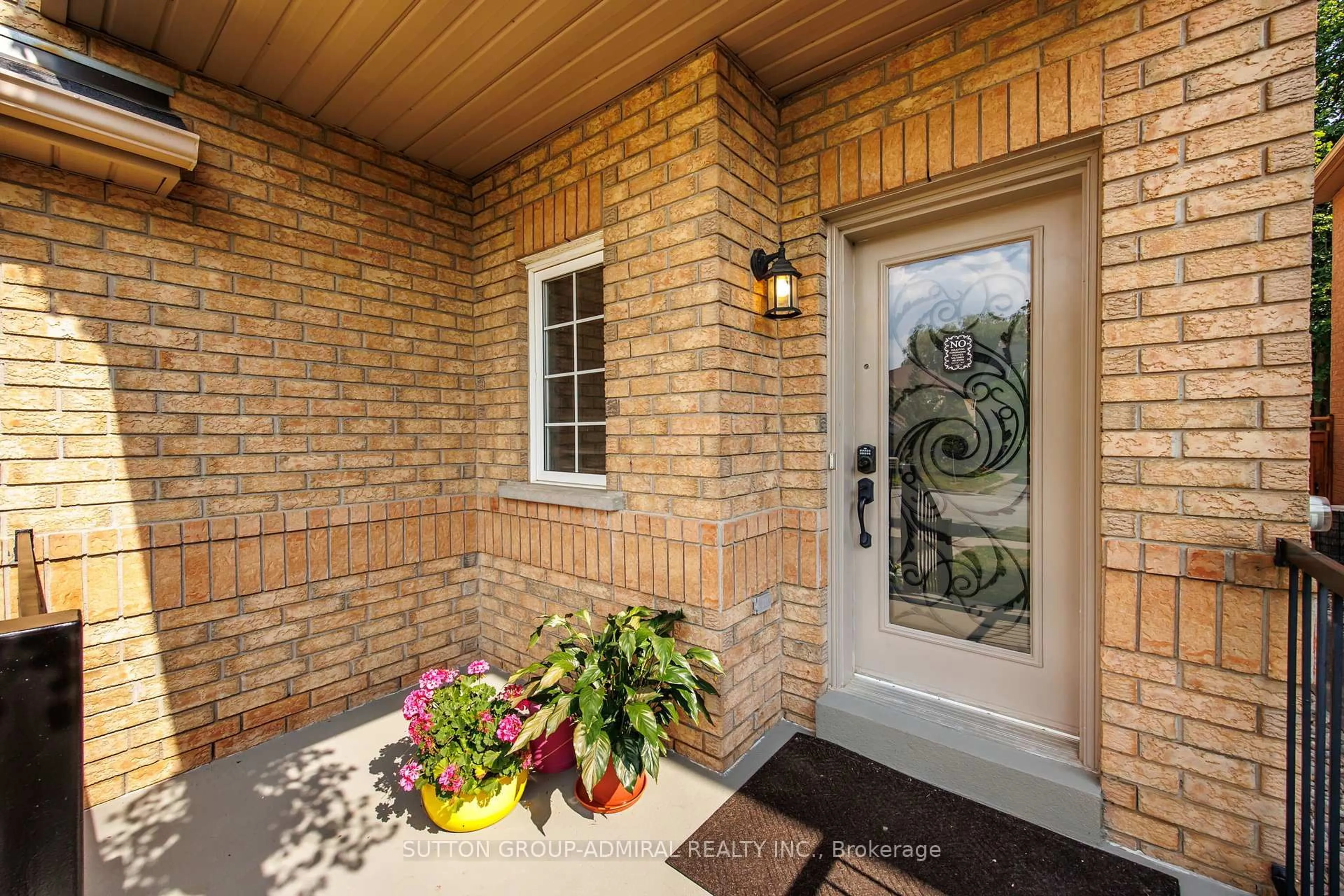 Indoor entryway for 39 English Oak Dr, Richmond Hill Ontario L4E 3W2
