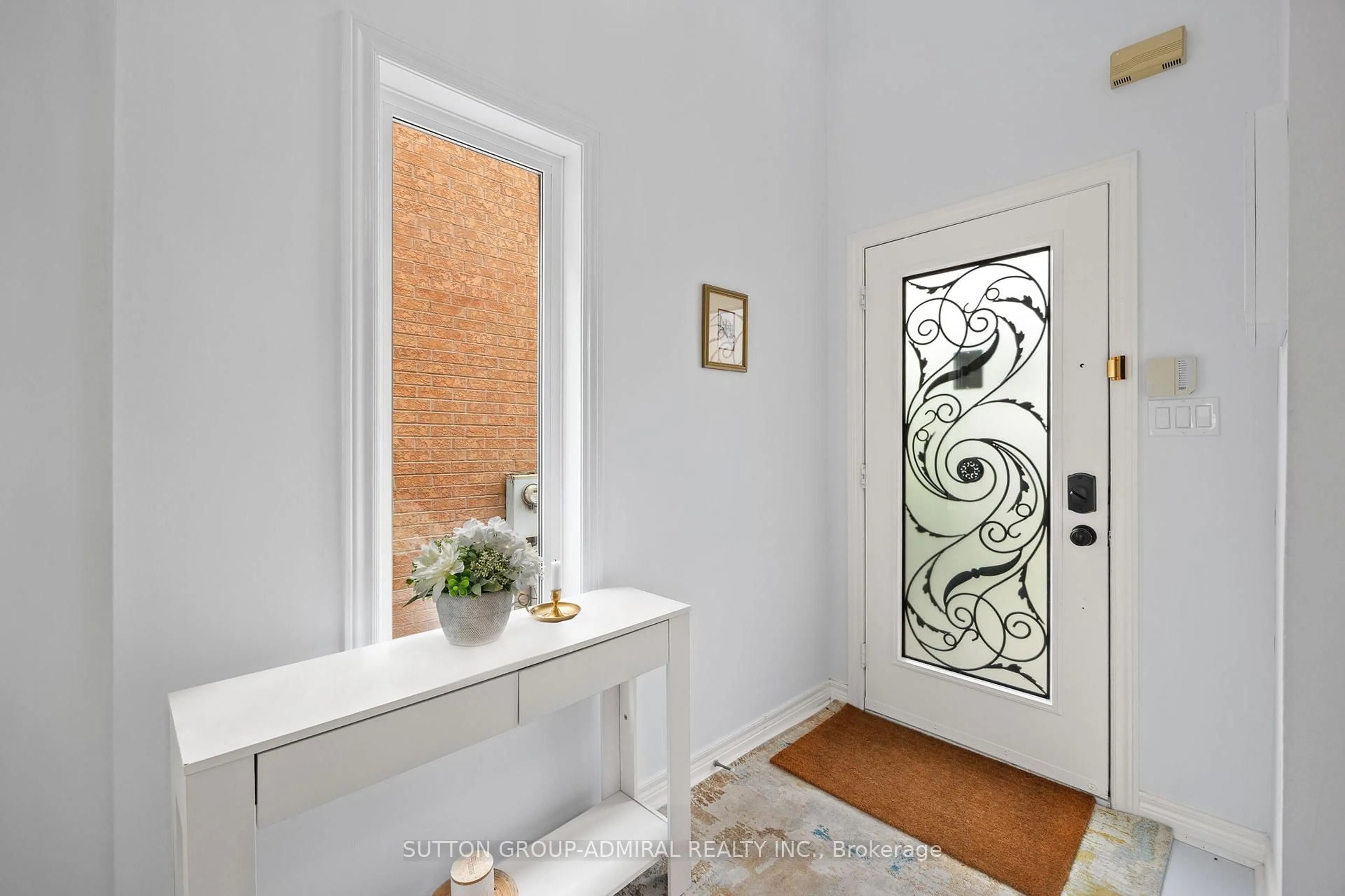 Indoor entryway for 39 English Oak Dr, Richmond Hill Ontario L4E 3W2