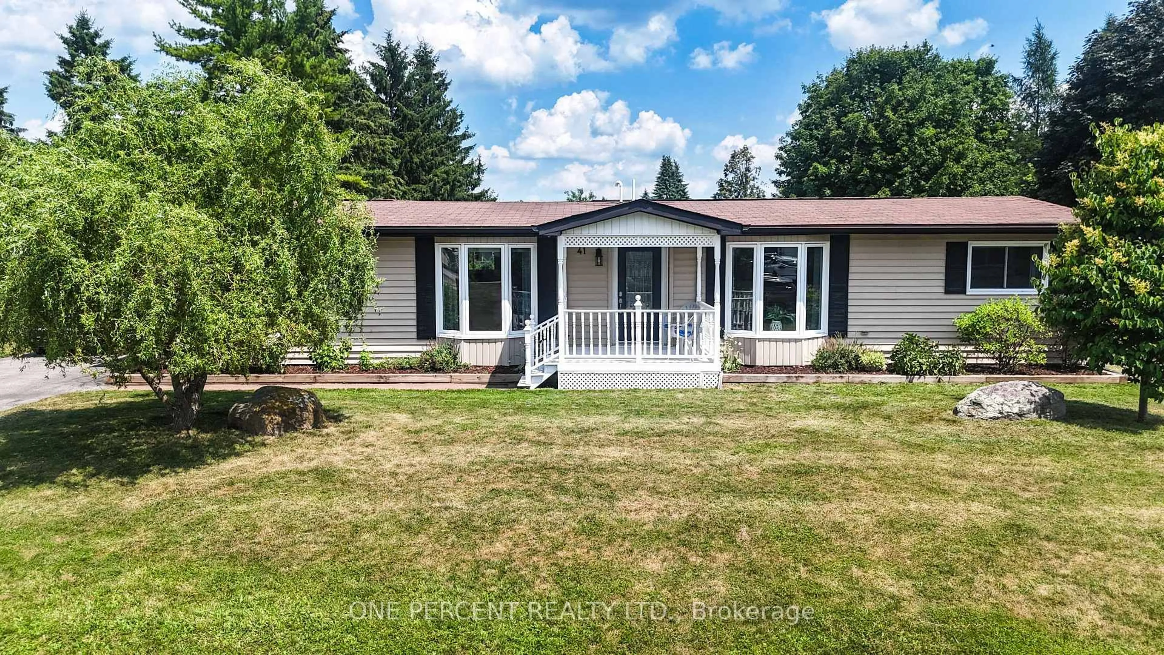 Home with vinyl exterior material, street for 41 Damsel Circ, Georgina Ontario L0E 1R0