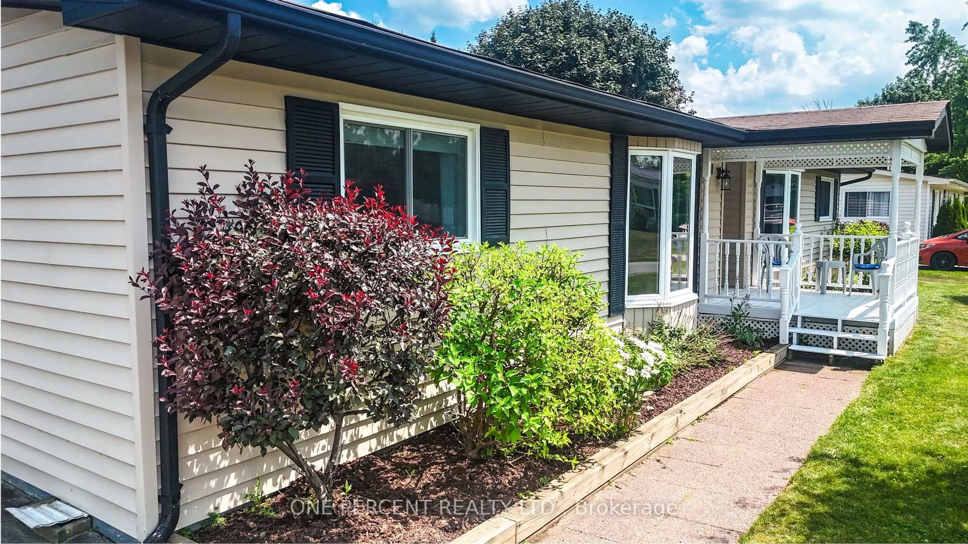 Home with vinyl exterior material, street for 41 Damsel Circ, Georgina Ontario L0E 1R0