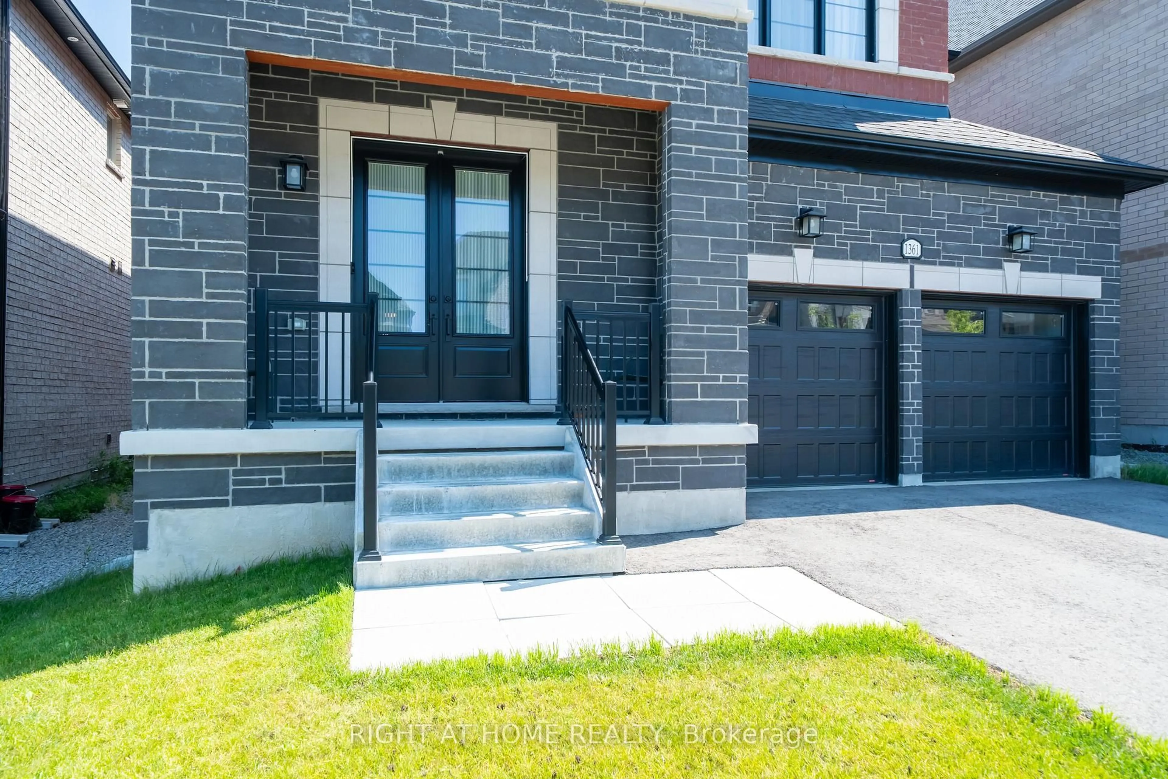 Home with brick exterior material, street for 1361 Blackmore St, Innisfil Ontario L9S 0P3