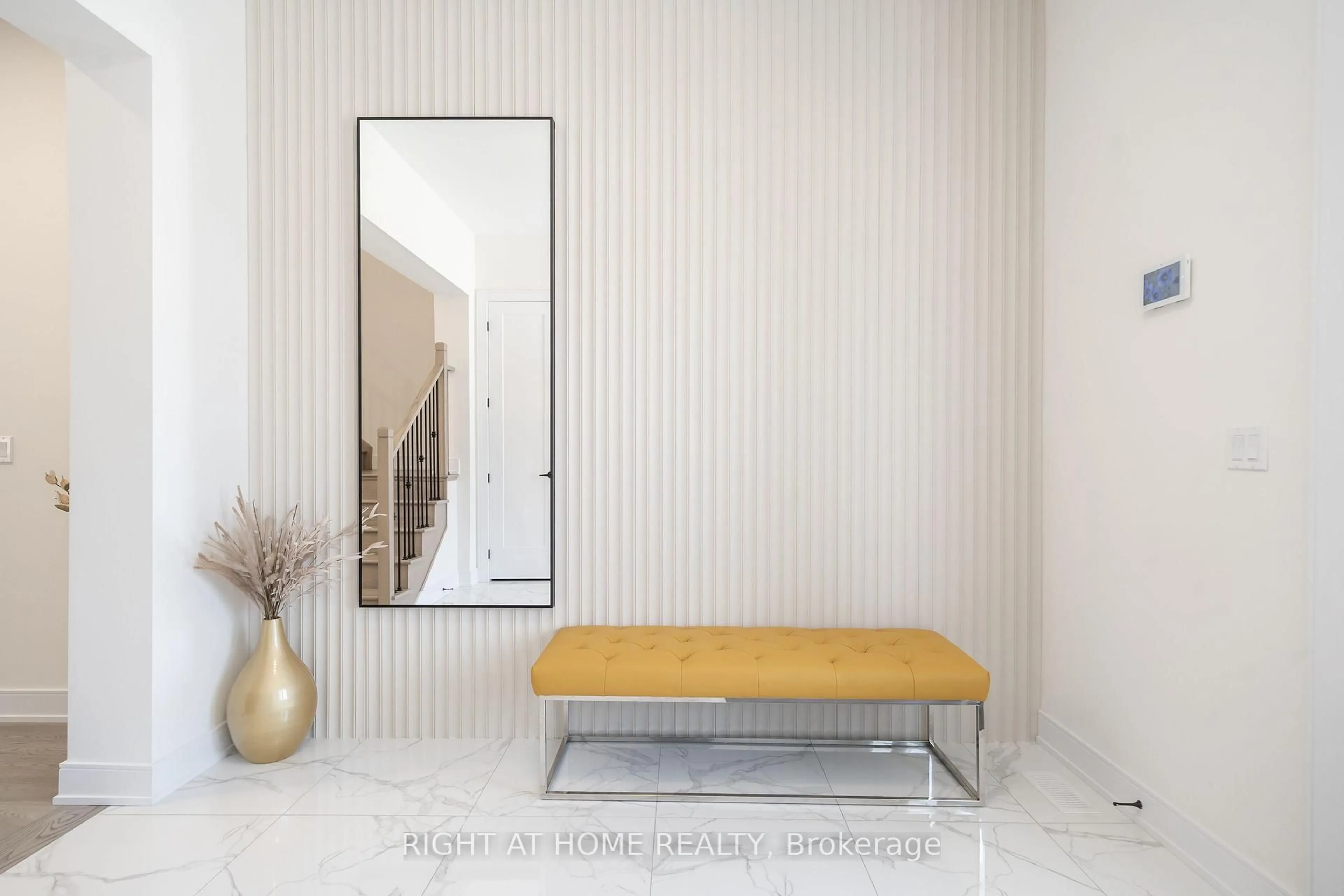 Indoor entryway for 1361 Blackmore St, Innisfil Ontario L9S 0P3