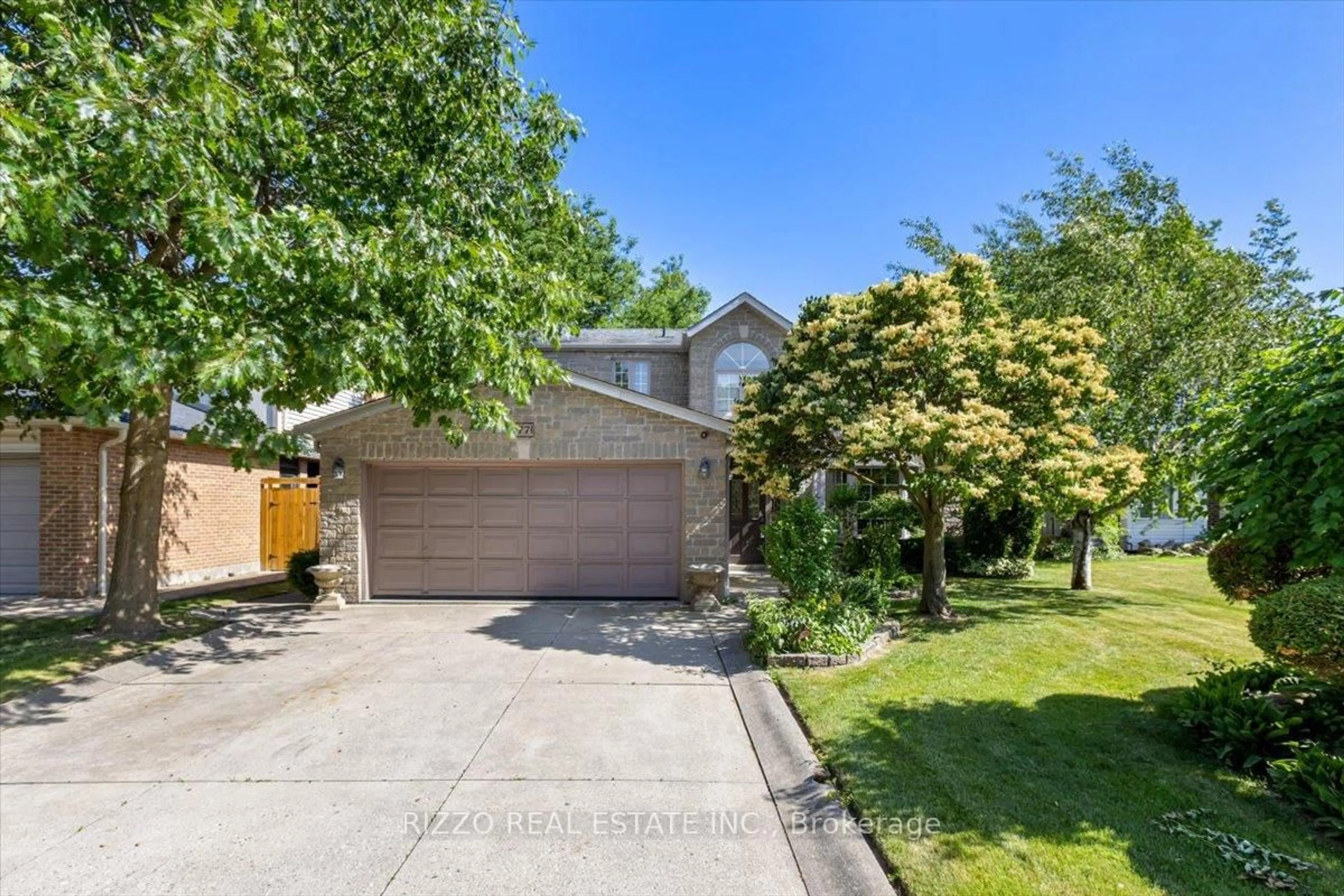 A pic from outside/outdoor area/front of a property/back of a property/a pic from drone, street for 77 Chumleigh Cres, Markham Ontario L3T 4G7