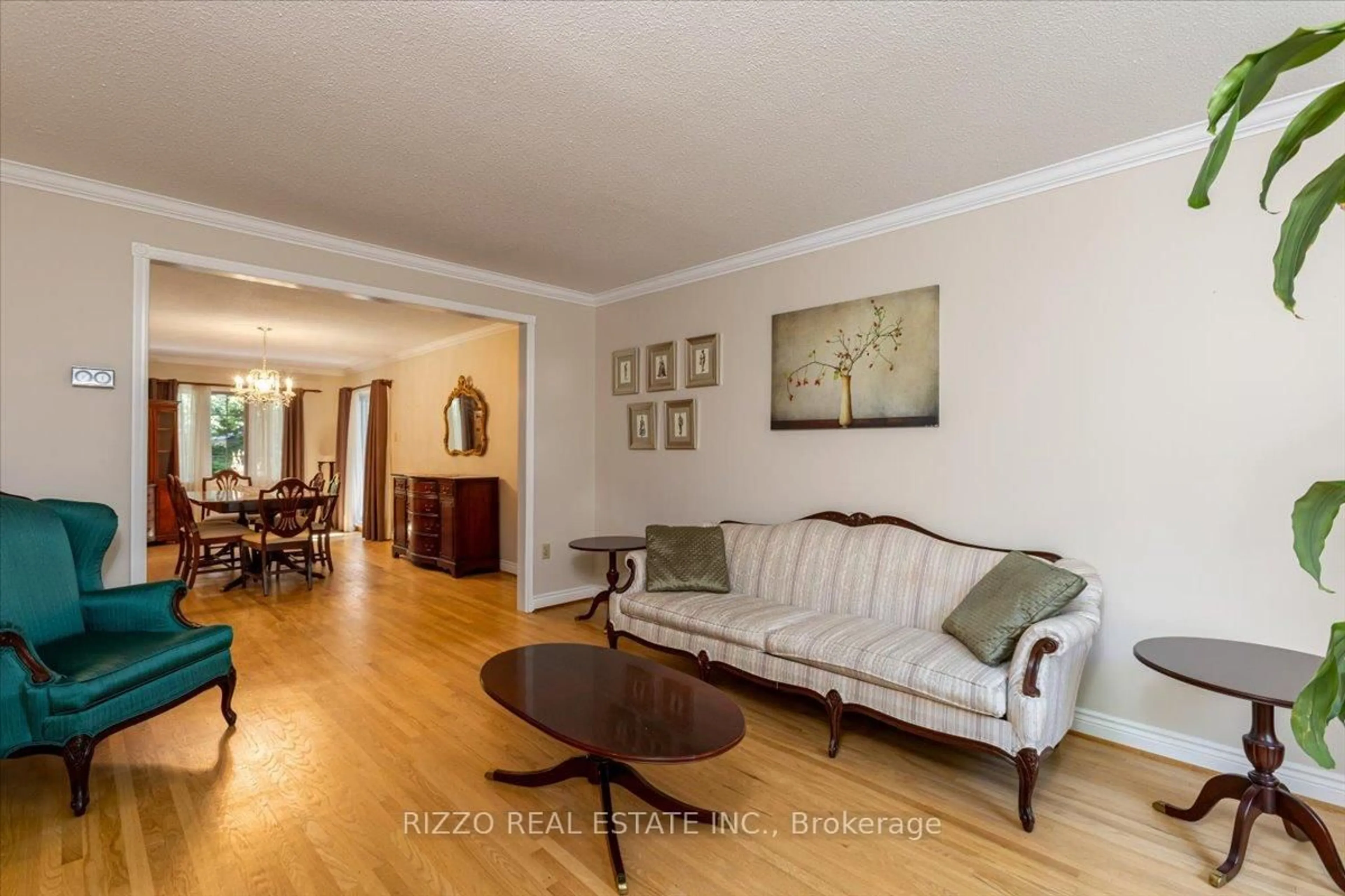 Living room with furniture, unknown for 77 Chumleigh Cres, Markham Ontario L3T 4G7