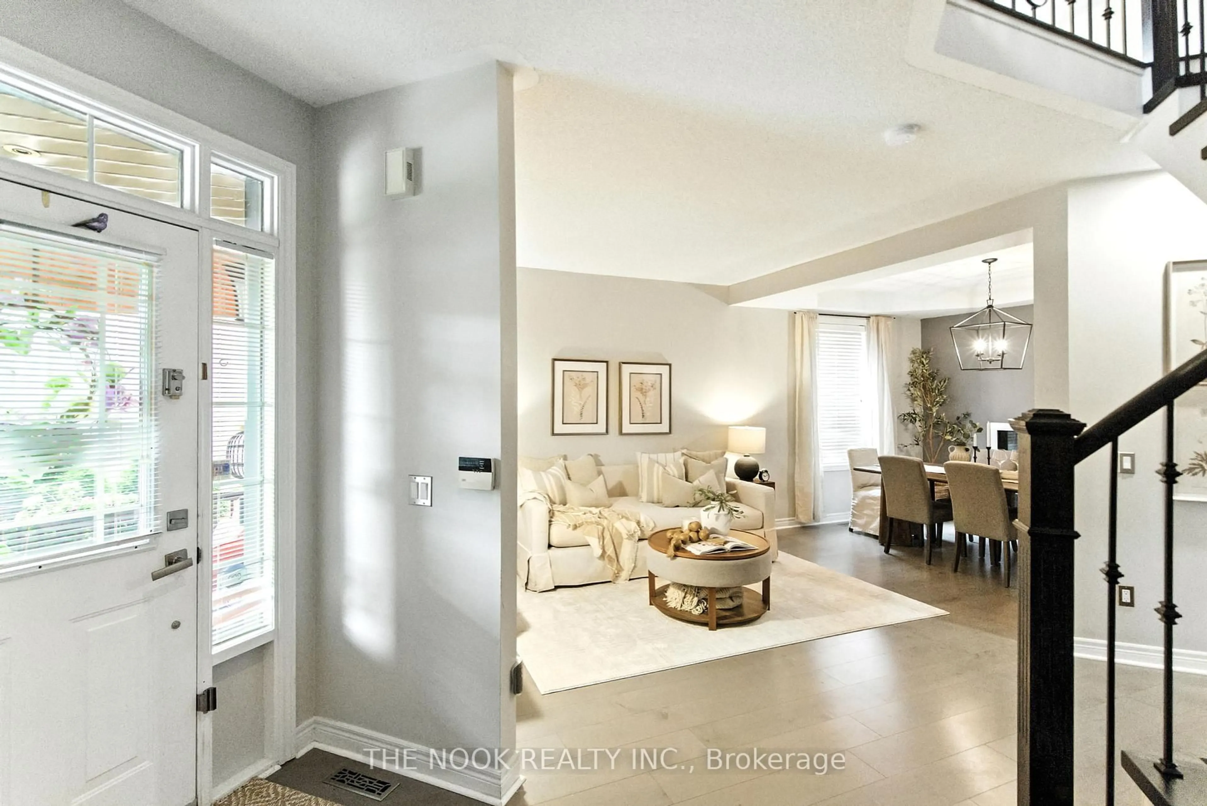 Indoor entryway for 122 Estate Garden Dr, Richmond Hill Ontario L4E 3V6