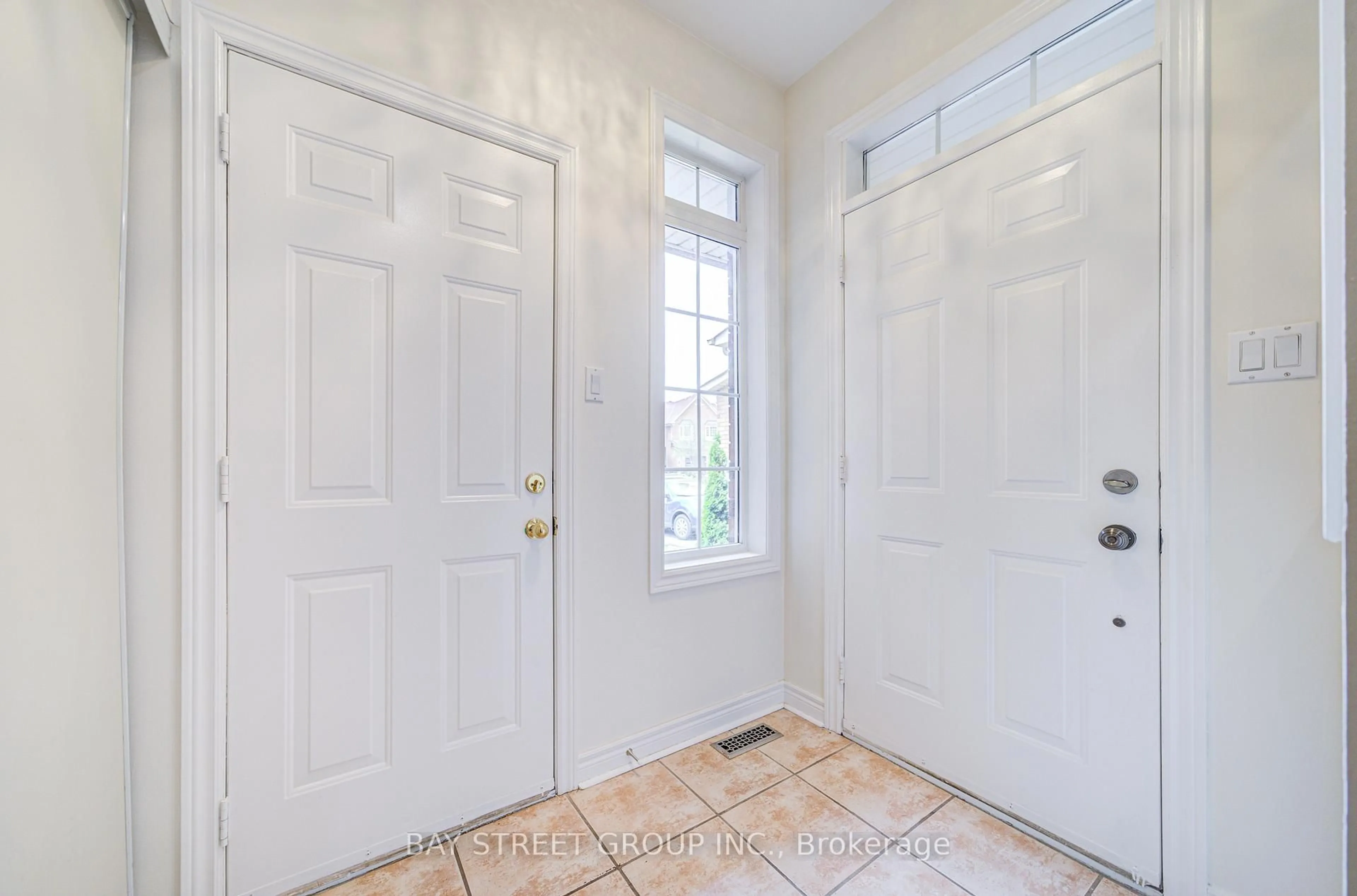 Indoor entryway for 250 Kimono Cres, Richmond Hill Ontario L4S 2A3