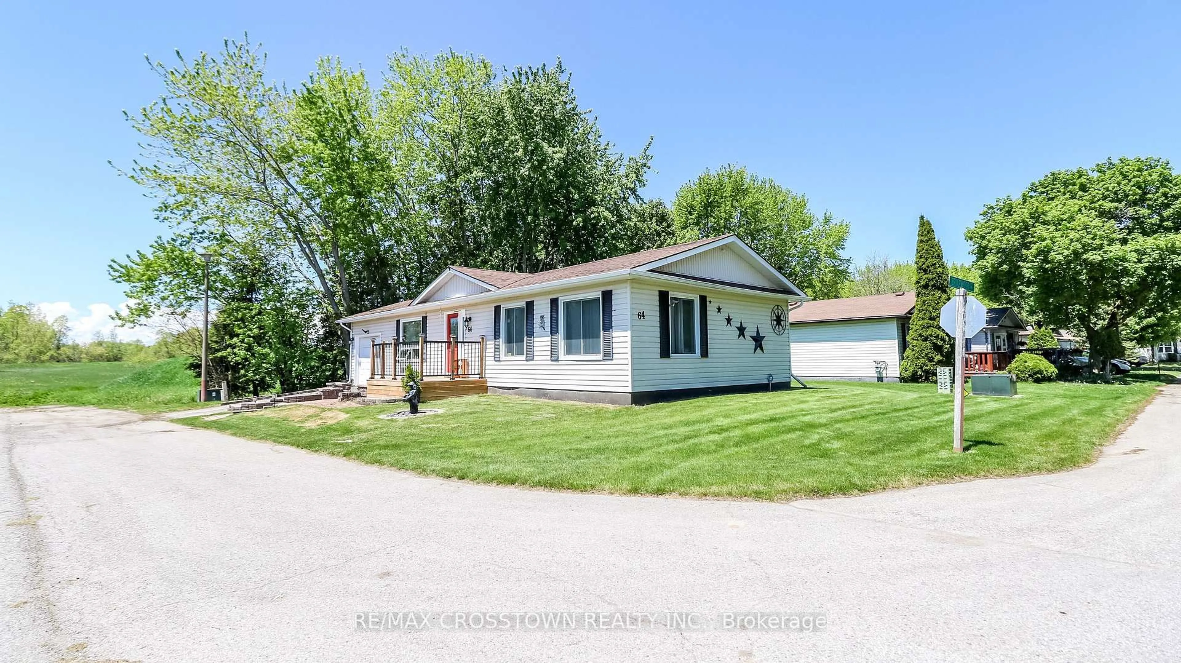 Home with vinyl exterior material, unknown for 64 Royal Oak Dr, Innisfil Ontario N1L 1N1