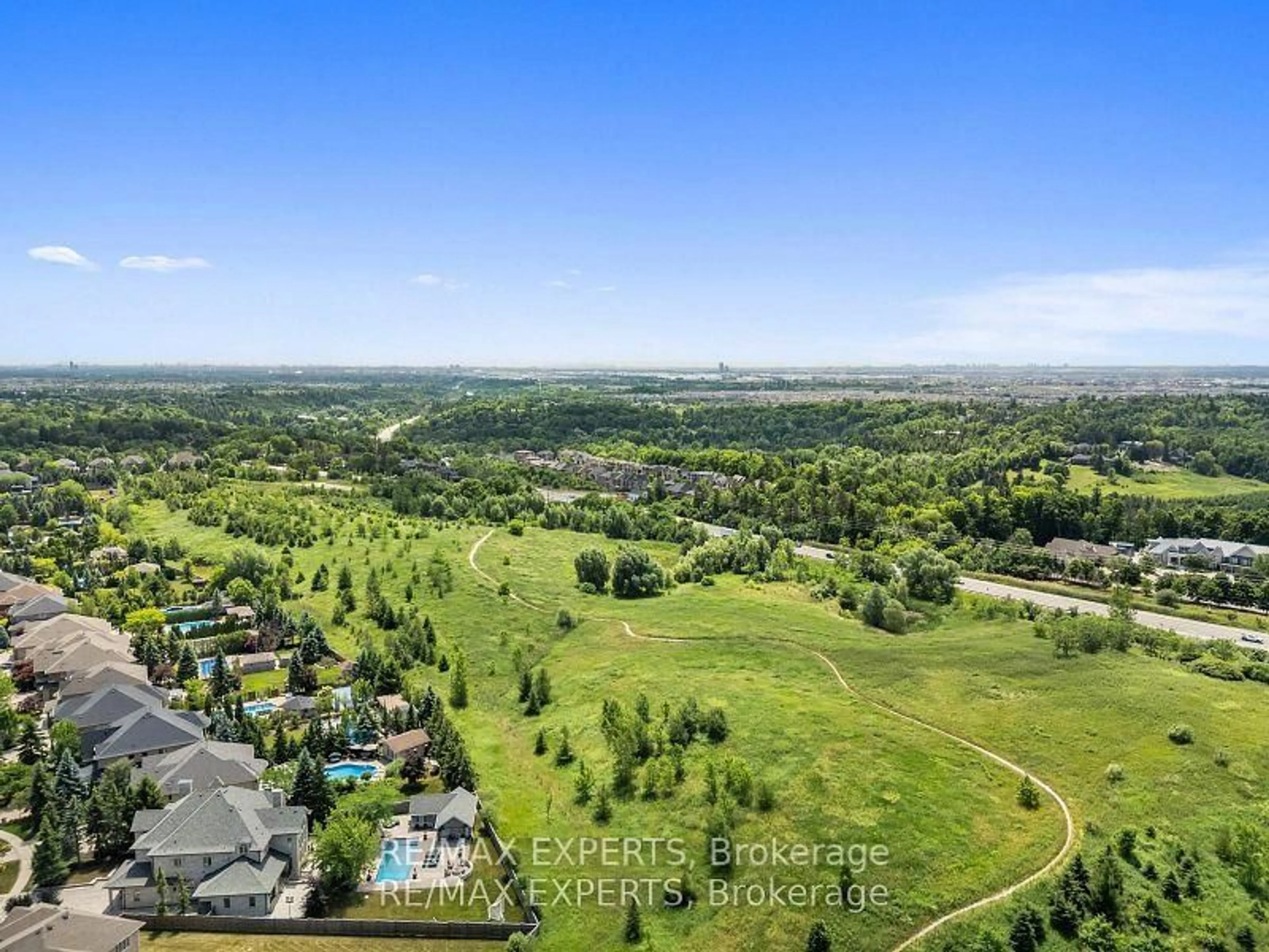 A pic from outside/outdoor area/front of a property/back of a property/a pic from drone, water/lake/river/ocean view for 21 Rainbow's End, Vaughan Ontario L0J 1C0