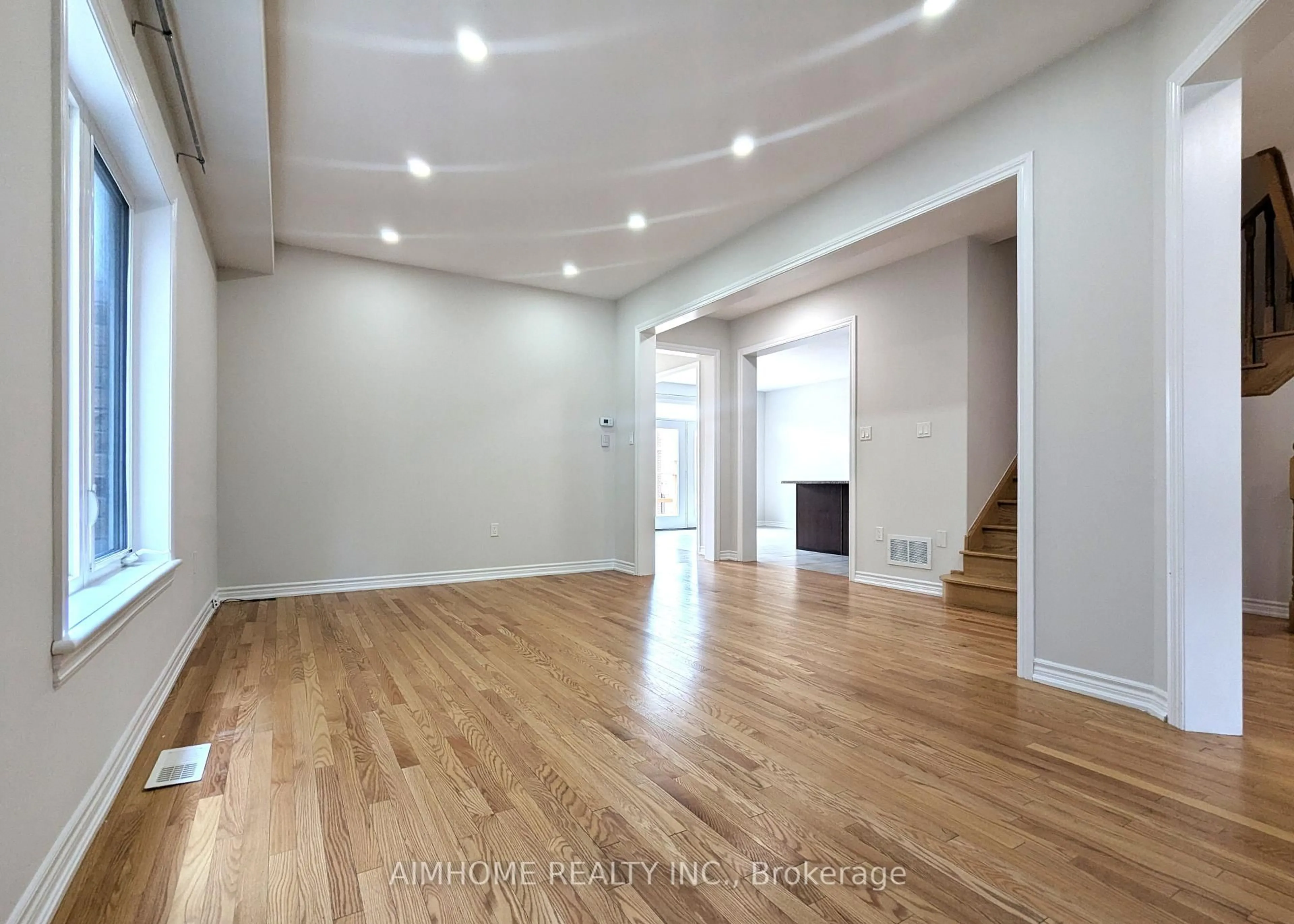A pic of a room for 29 Bamburg St, Georgina Ontario L0E 1R0