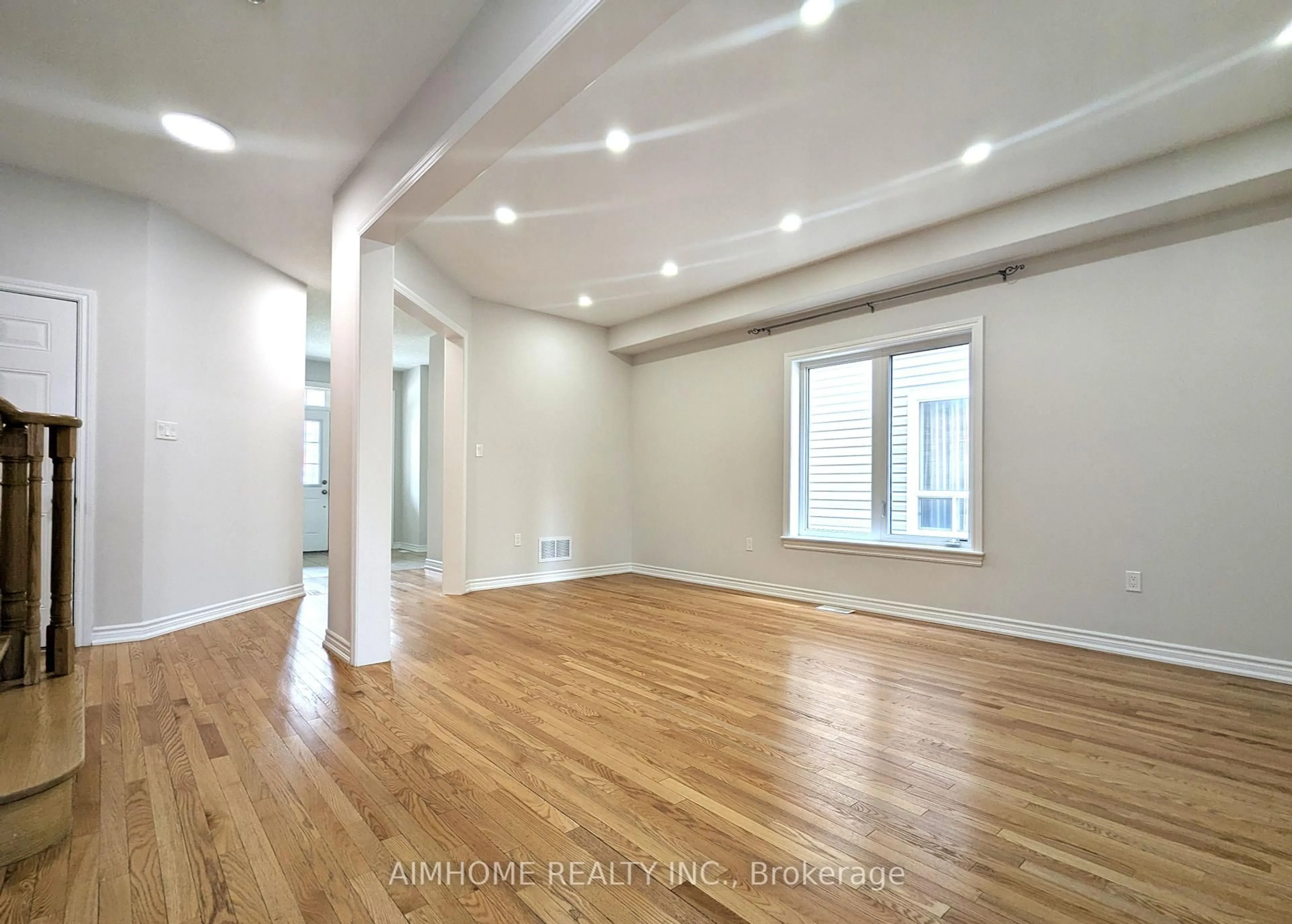 A pic of a room for 29 Bamburg St, Georgina Ontario L0E 1R0