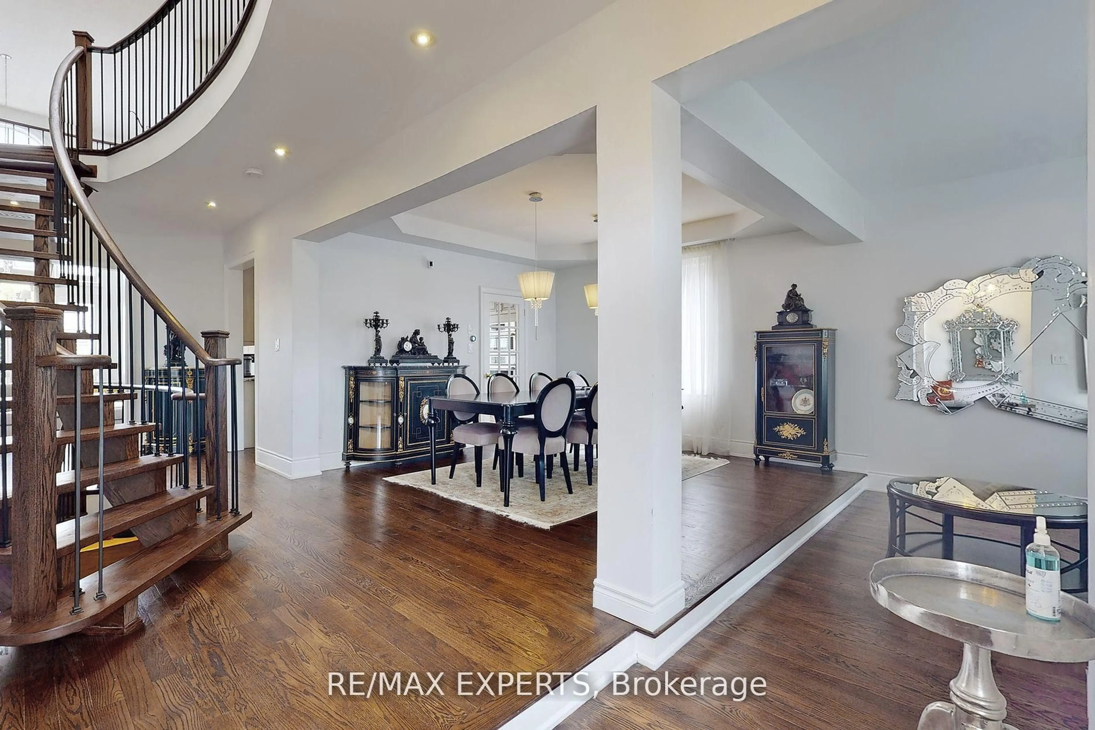 Indoor foyer for 7 Josephine Rd, Vaughan Ontario L4H 0M4
