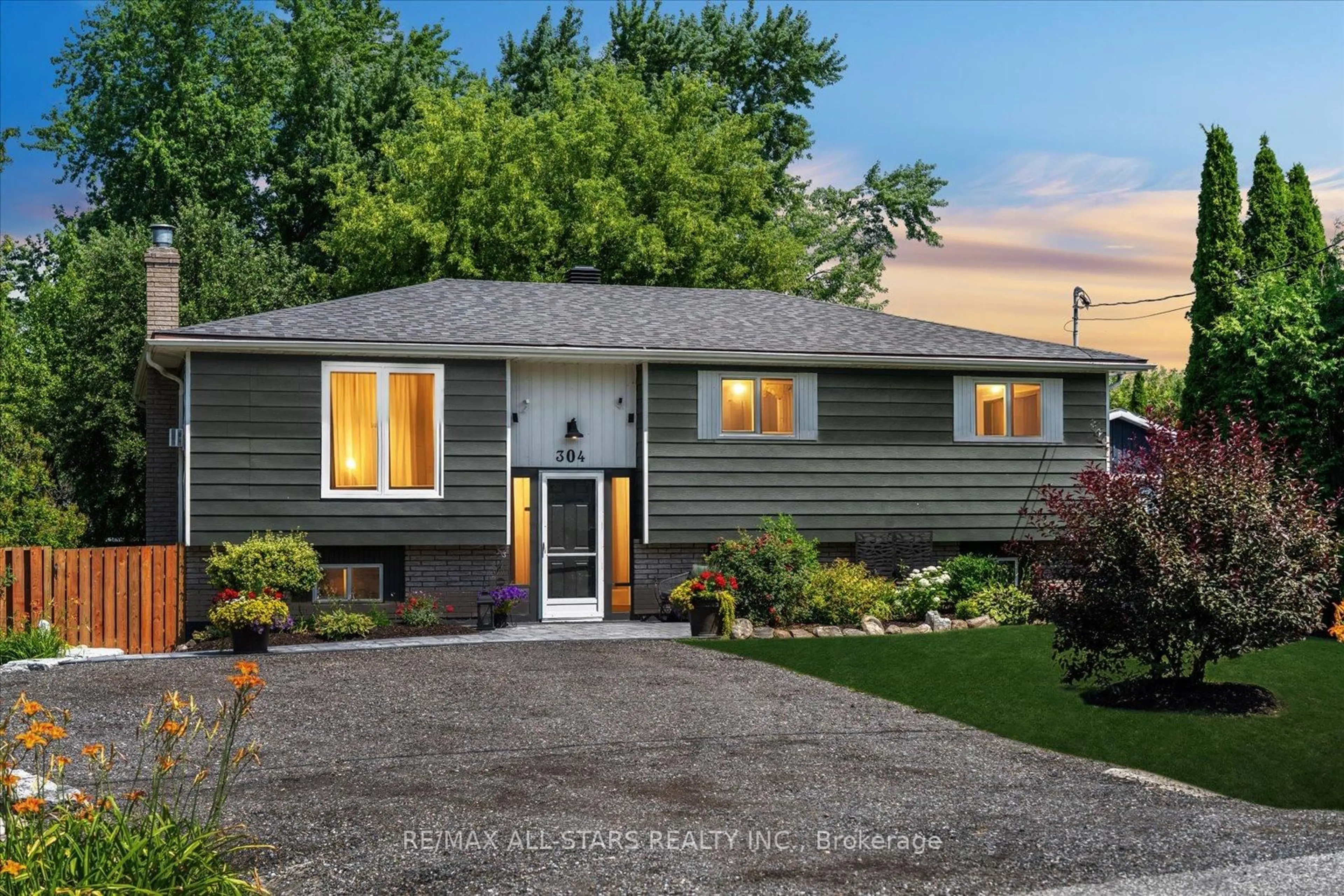 Home with vinyl exterior material, street for 304 Annshiela Dr, Georgina Ontario L4P 3A5