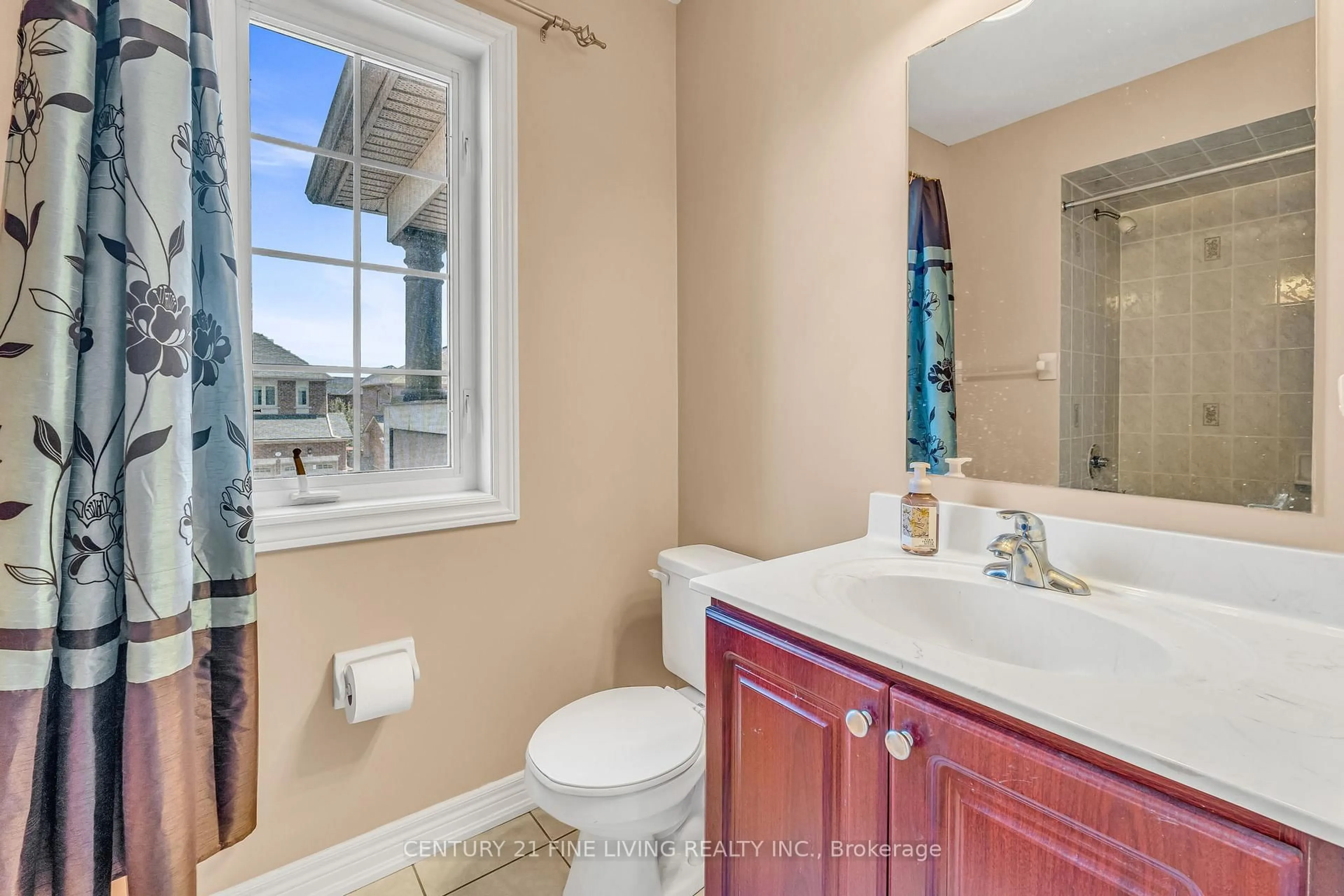 Standard bathroom, ceramic/tile floor for 6 Renoir Dr, Vaughan Ontario L4J 9A9