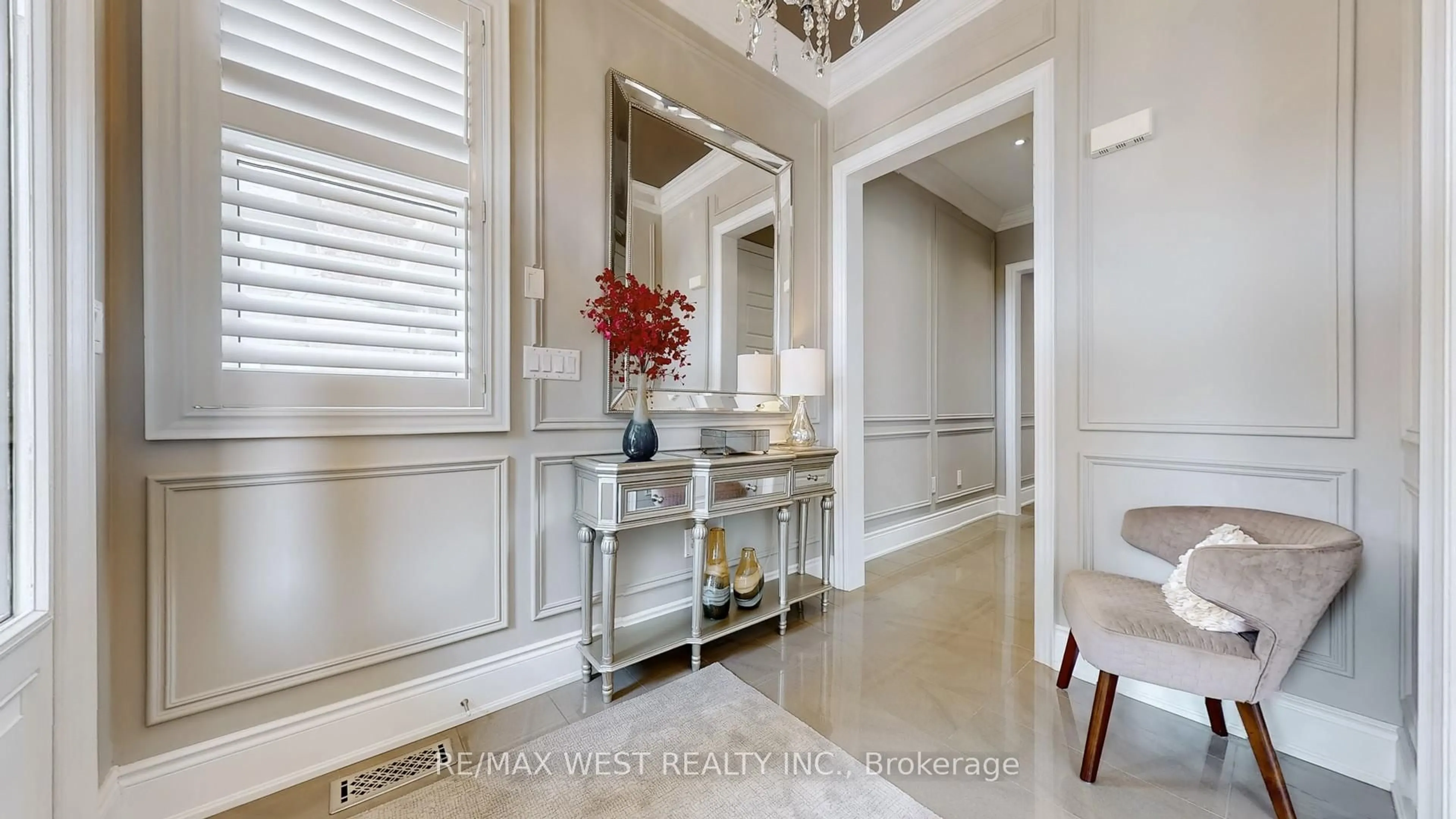 Indoor entryway for 75 Cairns Gate, King Ontario L7B 0P5