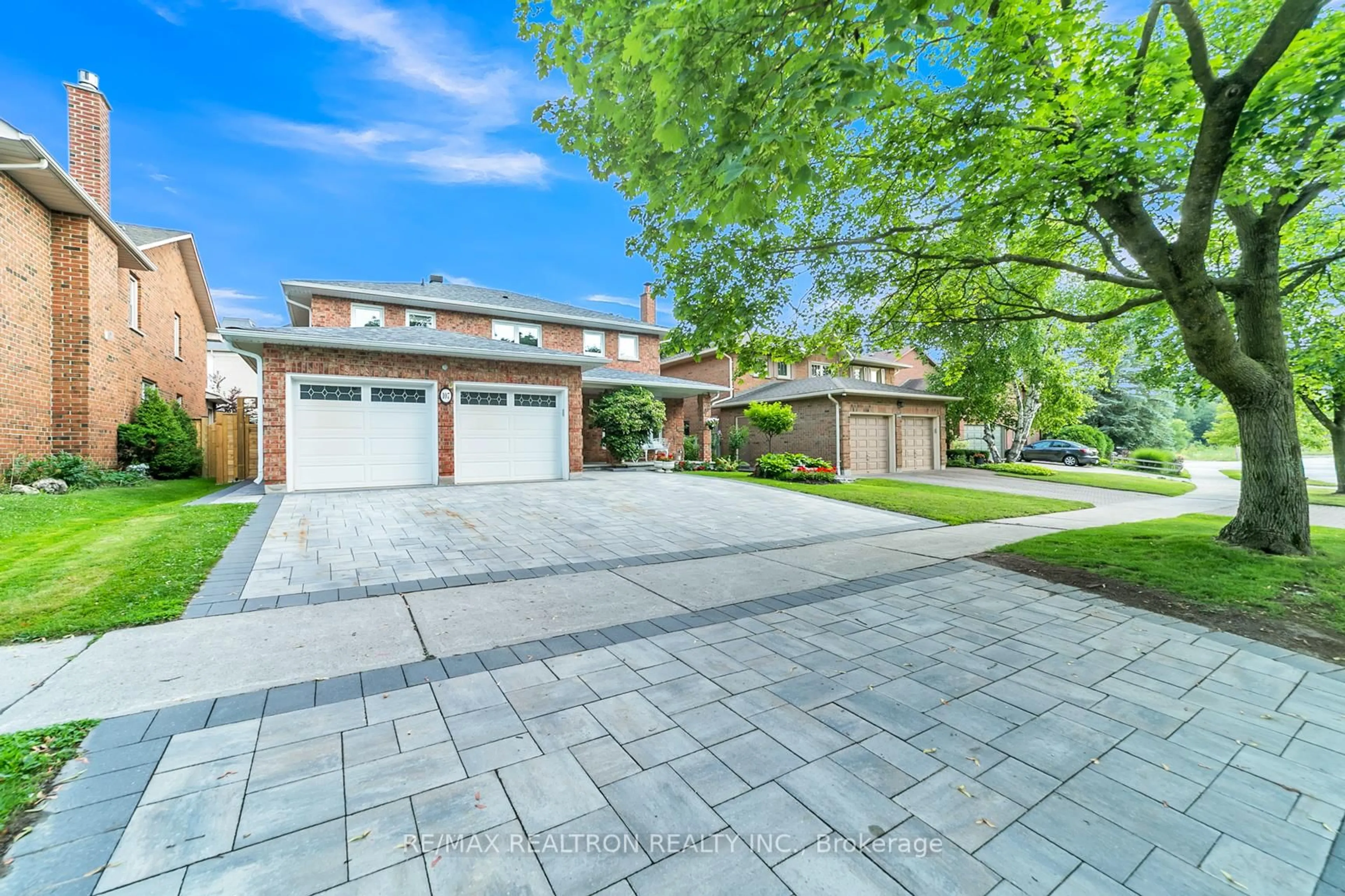 Home with brick exterior material, street for 107 Golf Link Dr, Aurora Ontario L4G 3V4