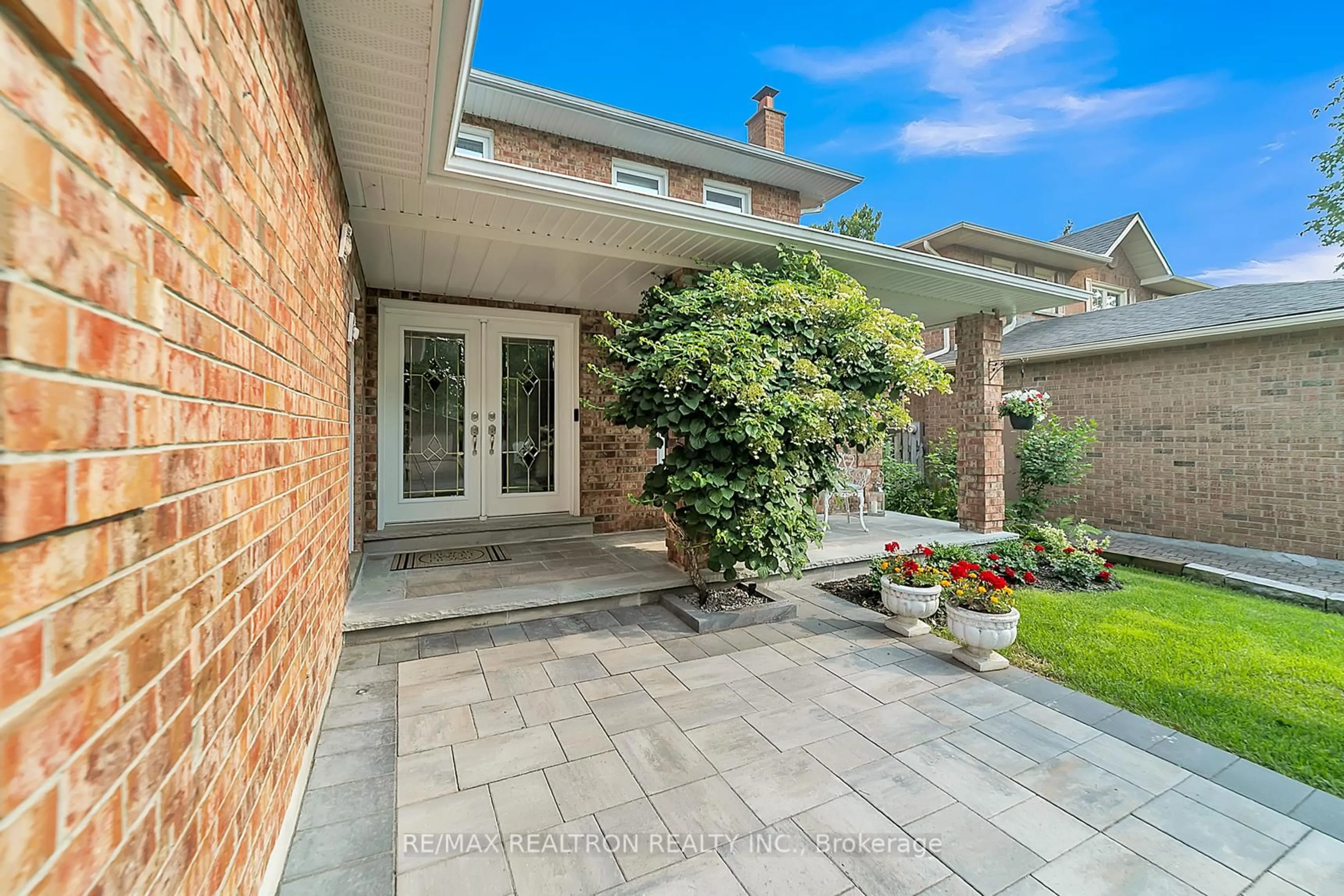 Unknown for 107 Golf Link Dr, Aurora Ontario L4G 3V4