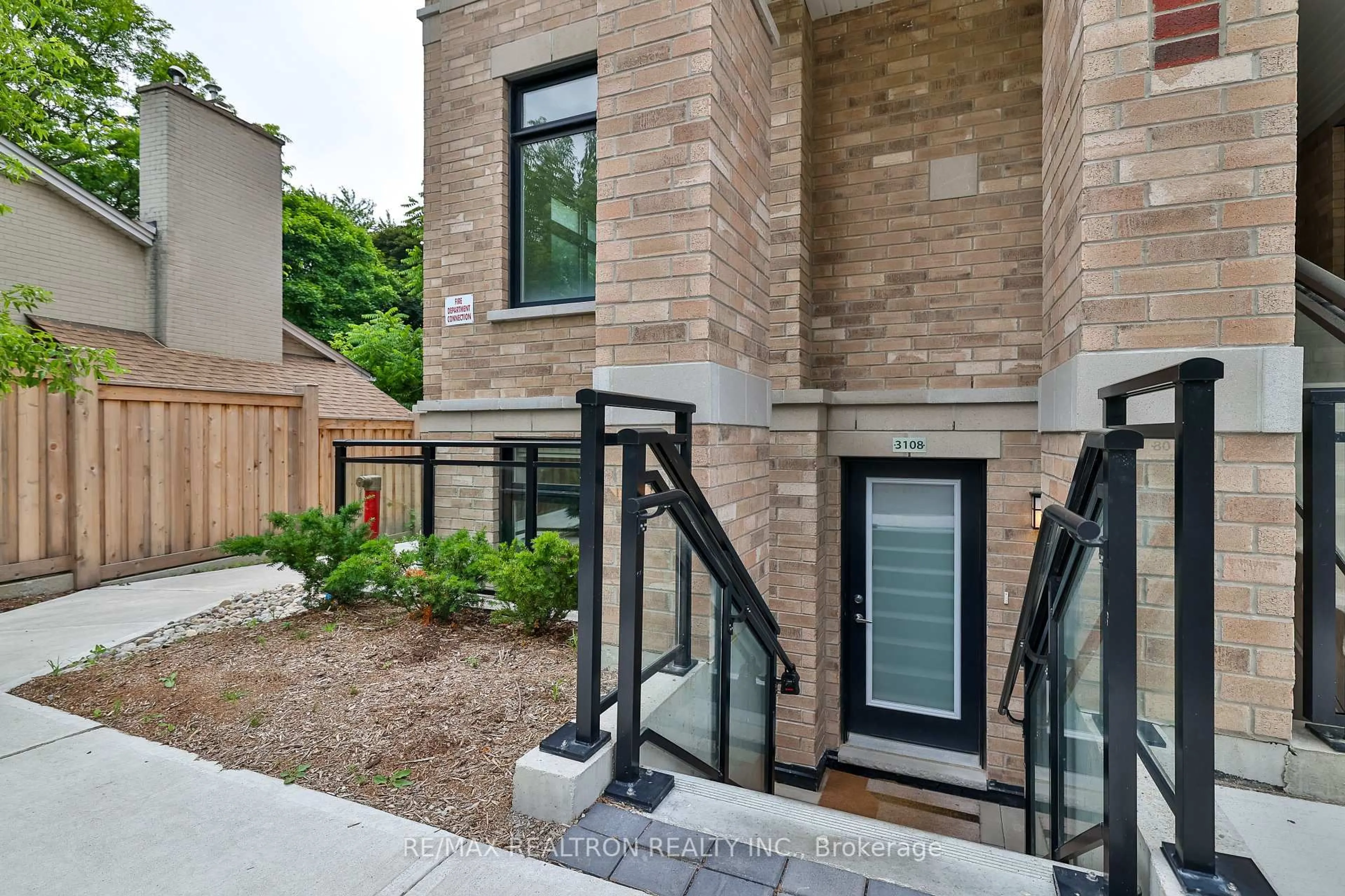 Patio, street for 60 Elizabeth St #3108, Richmond Hill Ontario L4C 5W2