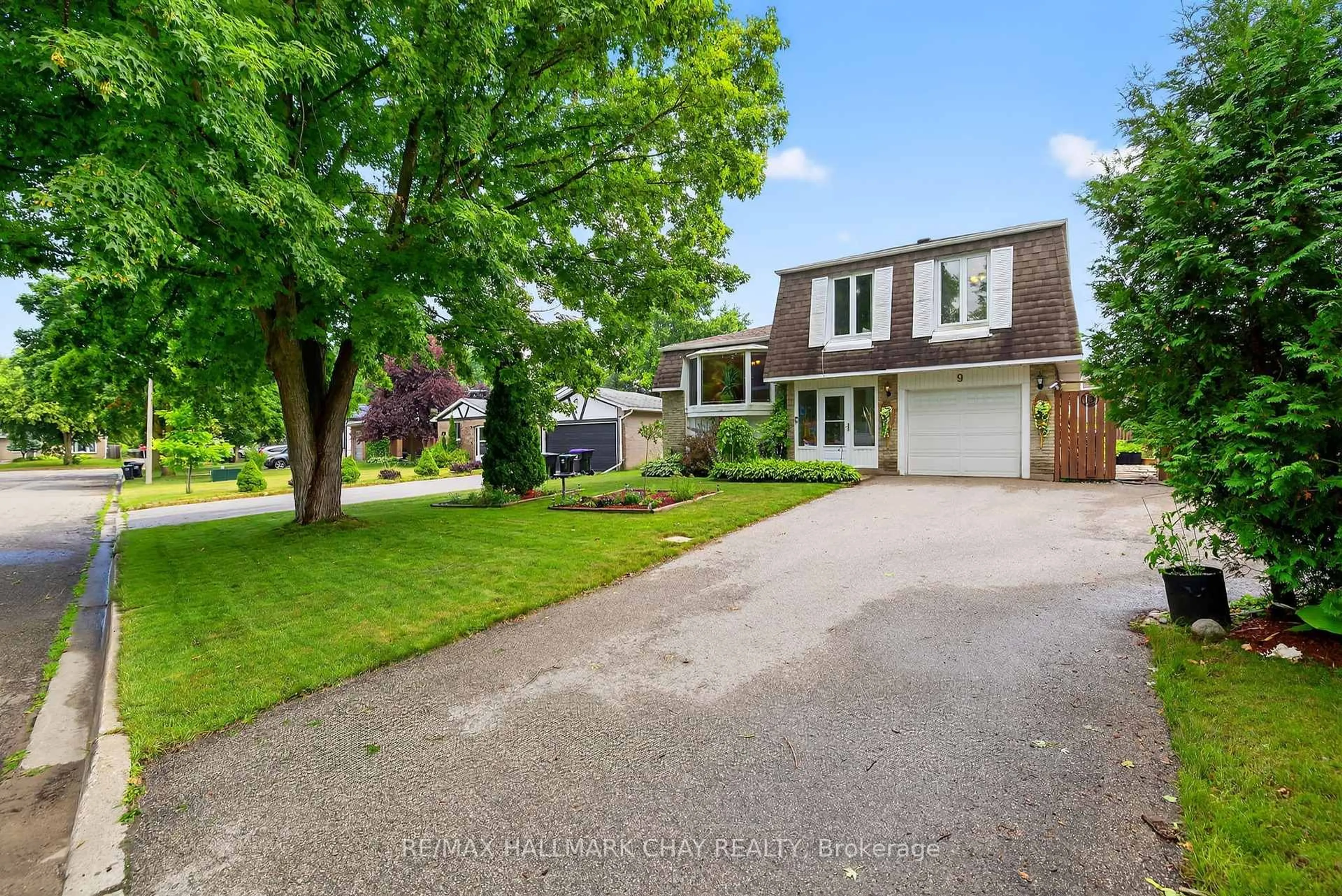 A pic from outside/outdoor area/front of a property/back of a property/a pic from drone, street for 9 Hammond Cres, New Tecumseth Ontario L0G 1A0