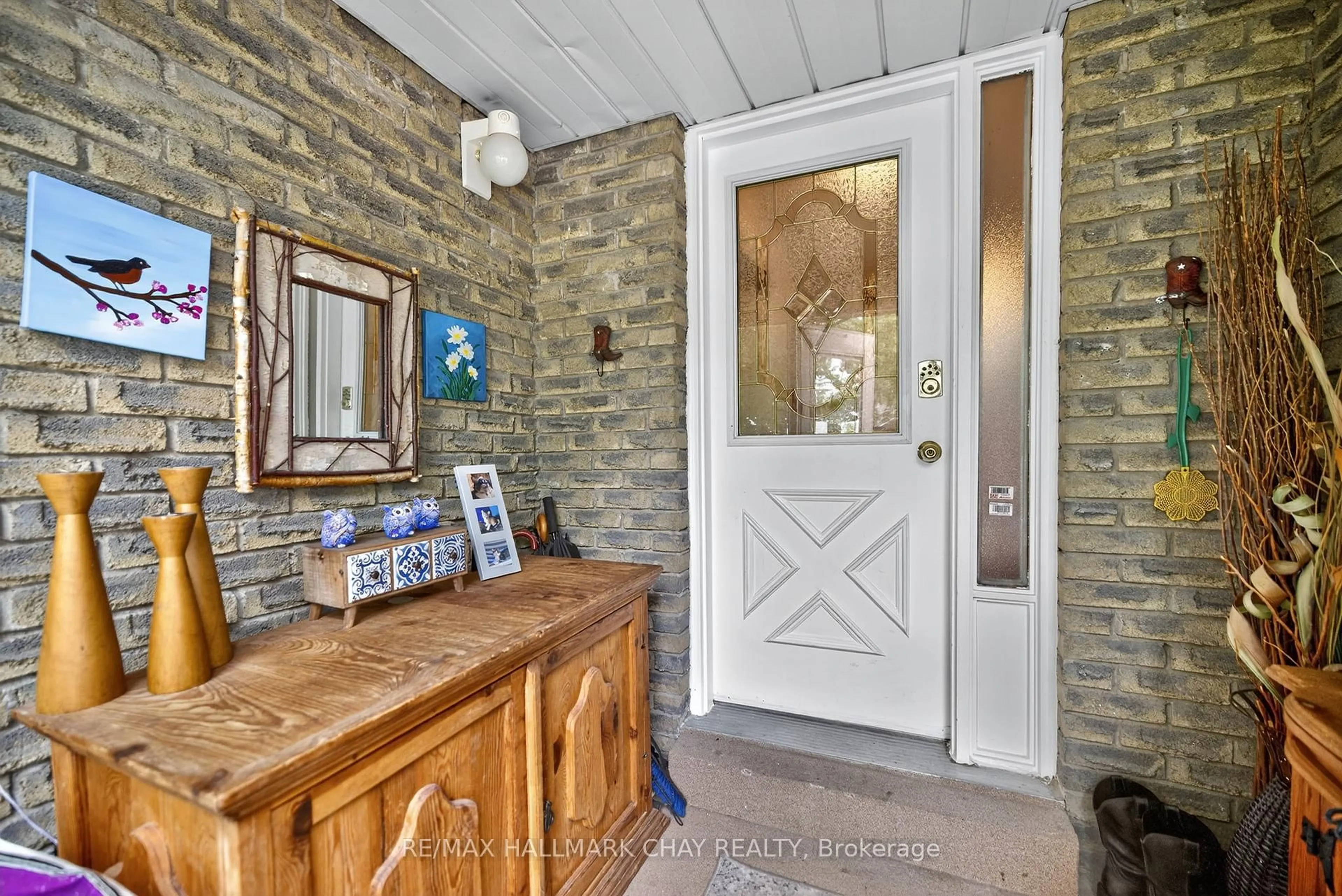 Indoor entryway for 9 Hammond Cres, New Tecumseth Ontario L0G 1A0