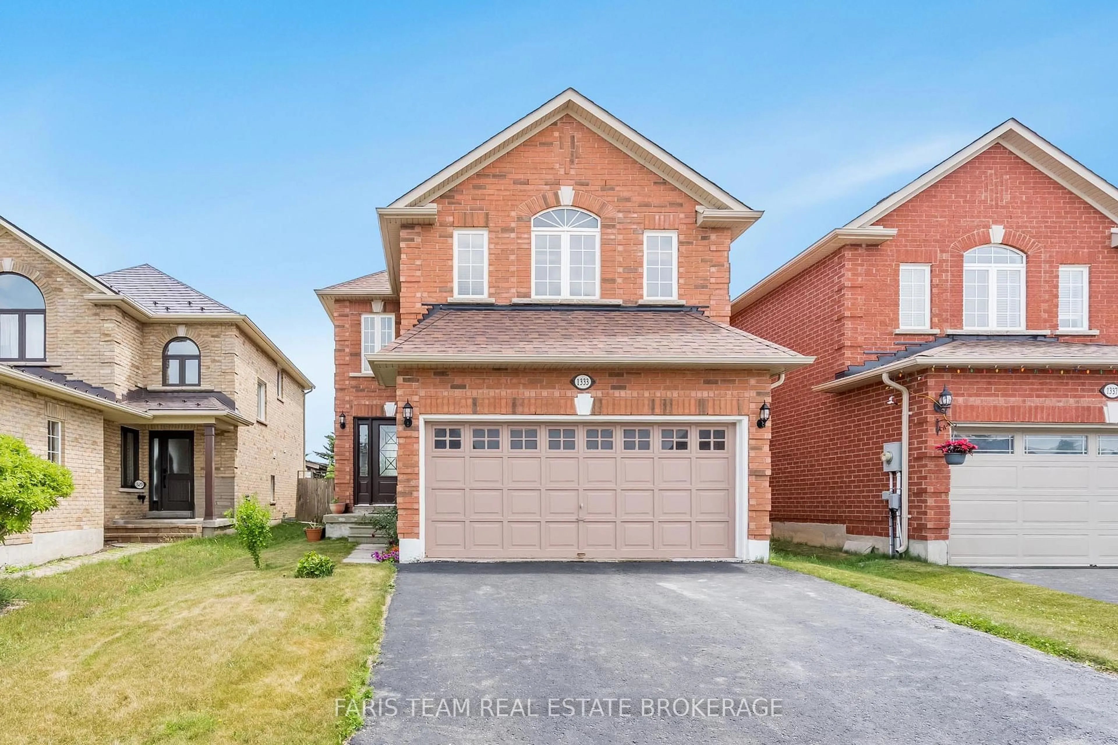 Home with brick exterior material, street for 1333 Fox Hill St, Innisfil Ontario L9S 4Y6