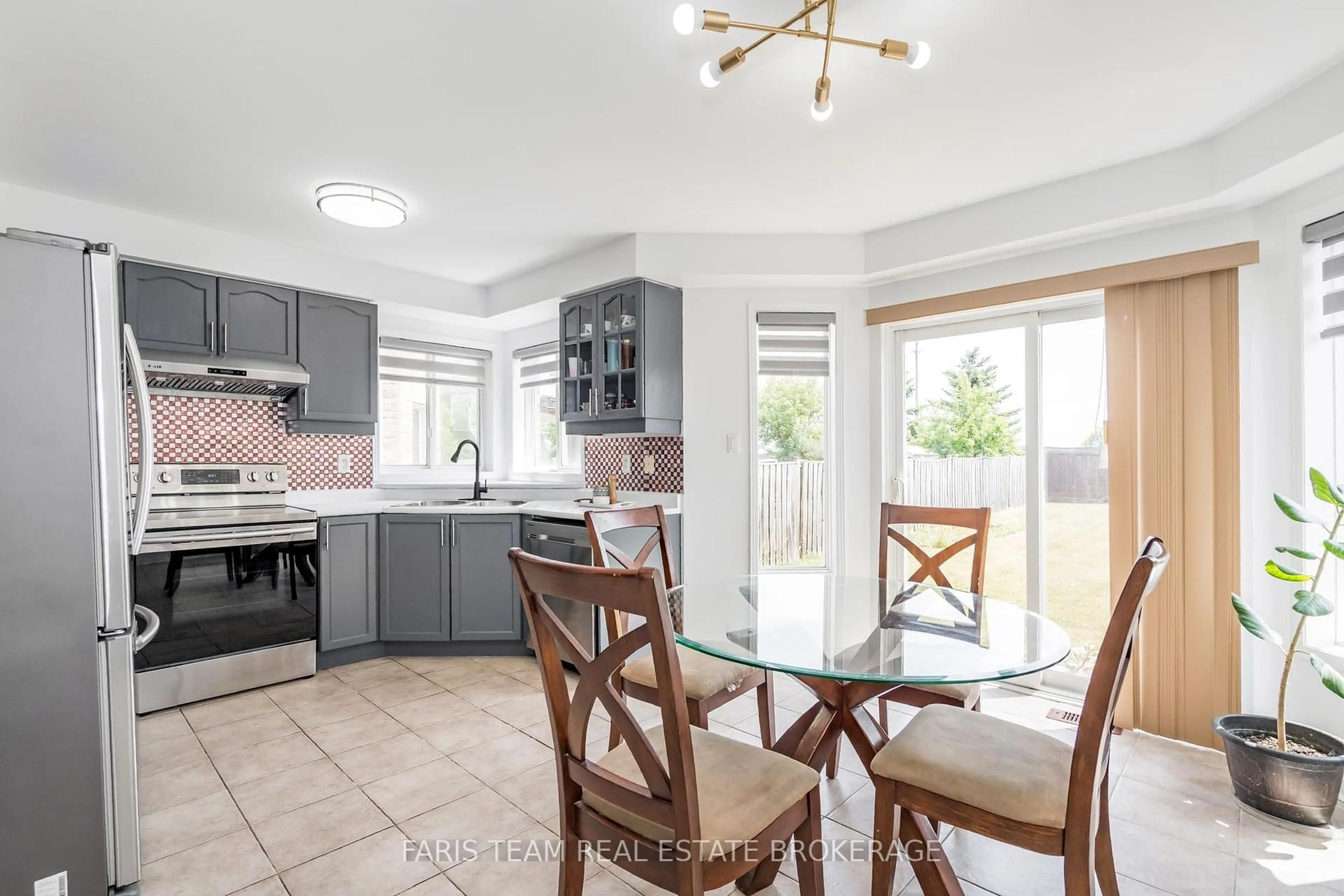 Open concept kitchen, ceramic/tile floor for 1333 Fox Hill St, Innisfil Ontario L9S 4Y6
