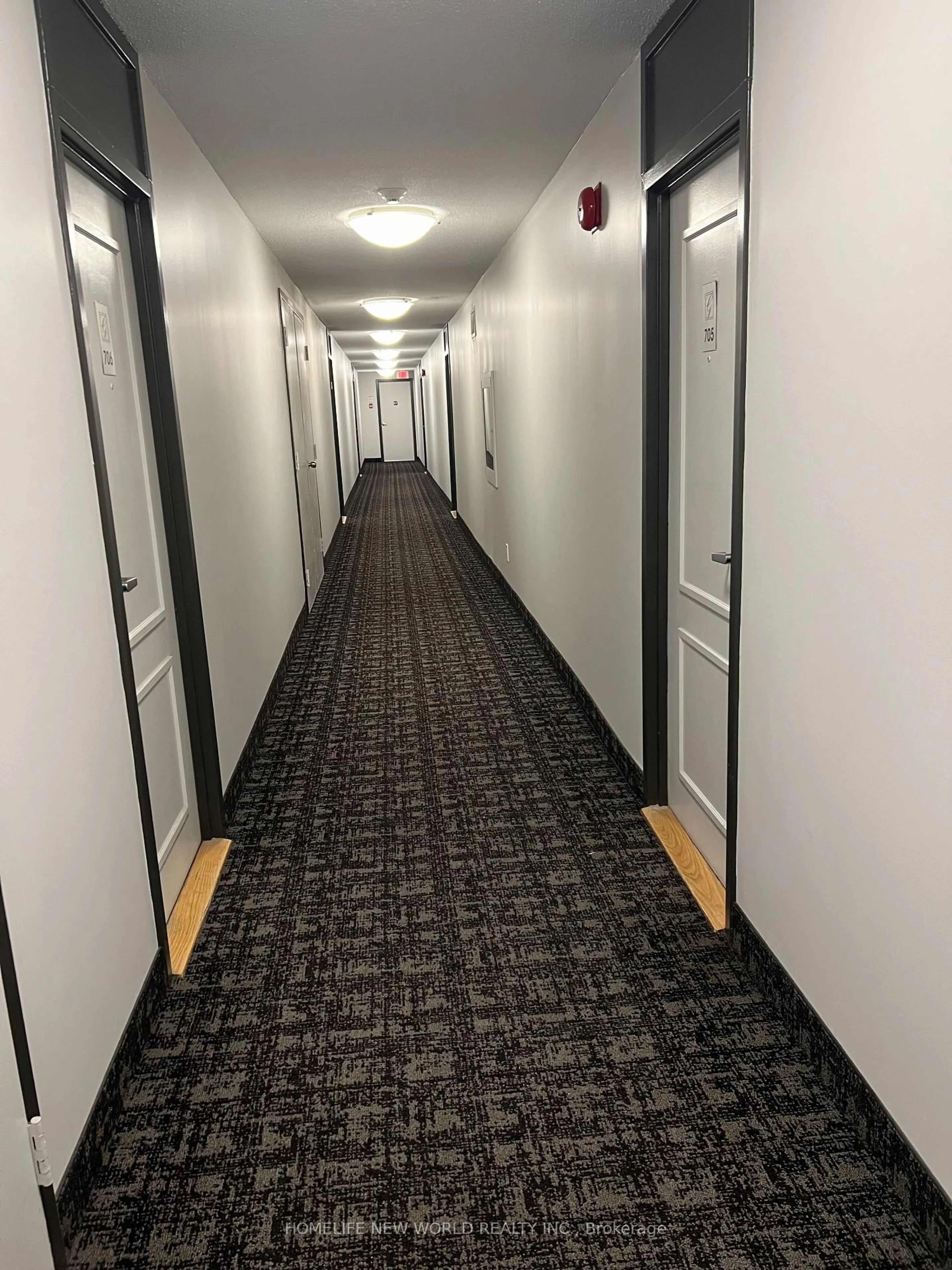 A pic of a room for 260 Davis Dr #703, Newmarket Ontario L3Y 7C3