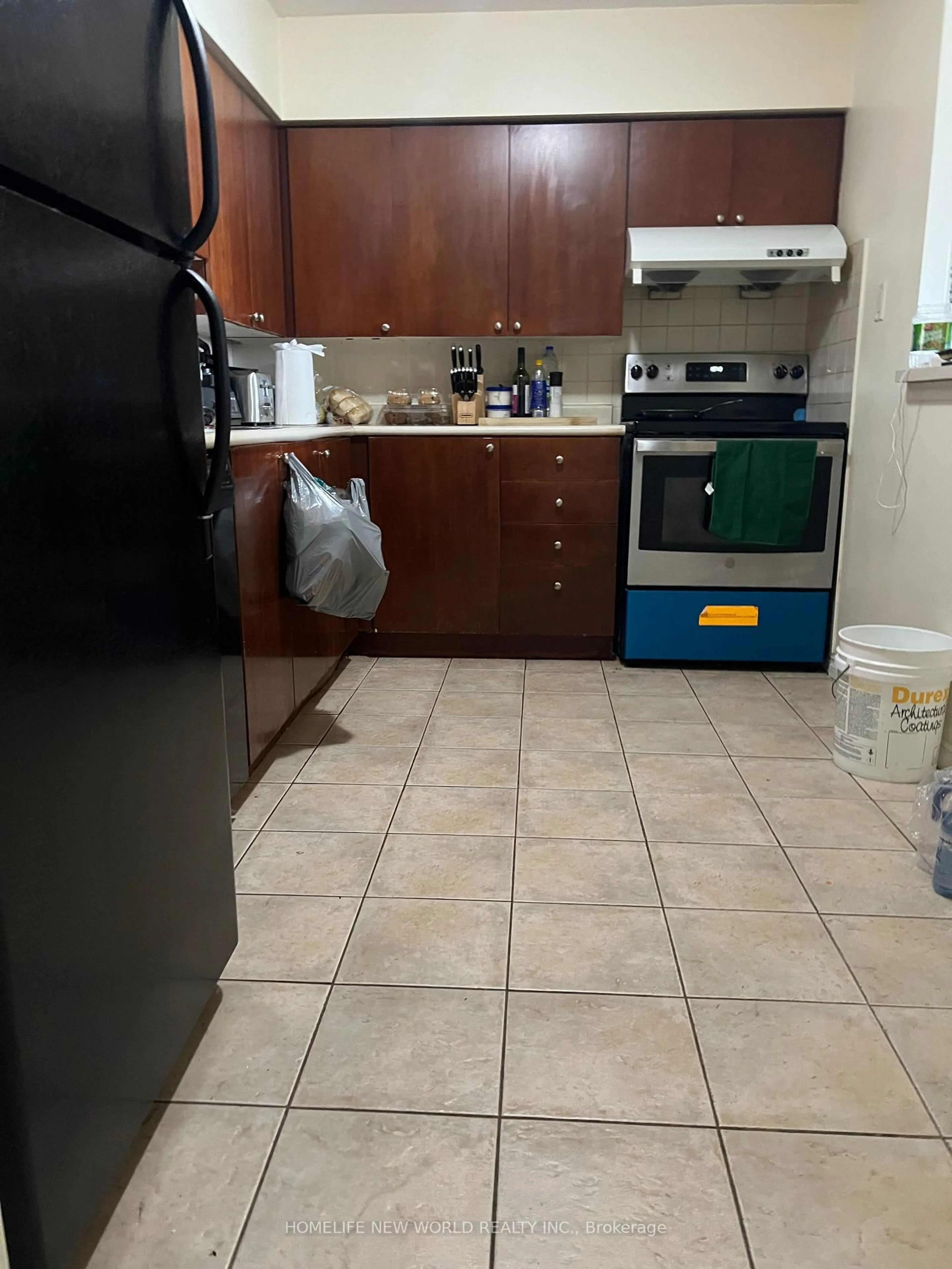 Standard kitchen, floor is not visible for 260 Davis Dr #703, Newmarket Ontario L3Y 7C3