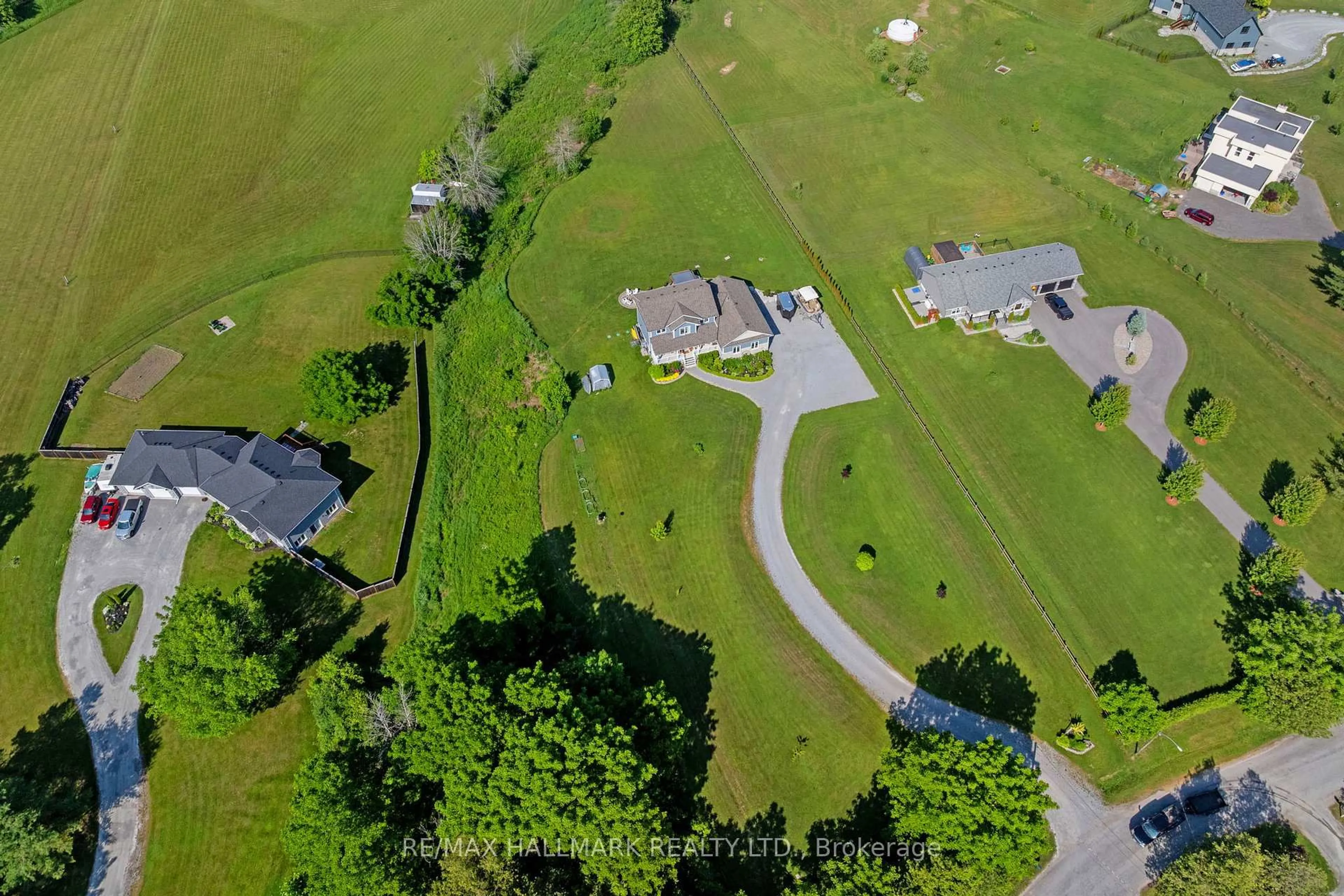 A pic from outside/outdoor area/front of a property/back of a property/a pic from drone, water/lake/river/ocean view for 185 Riverbank Dr, Georgina Ontario L0E 1N0