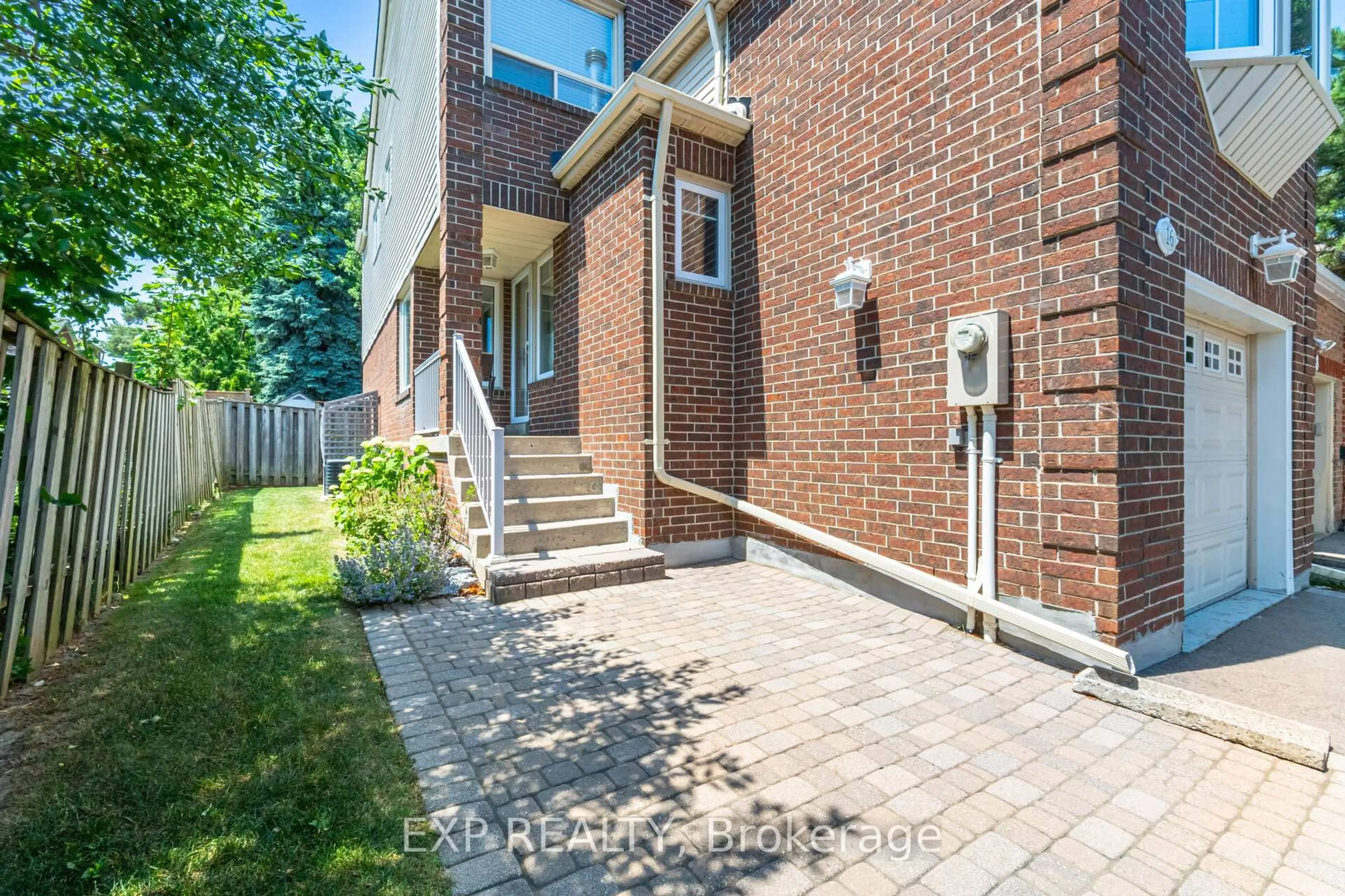 Home with brick exterior material, street for 16 Lansbury Crt, Vaughan Ontario L4J 5J9