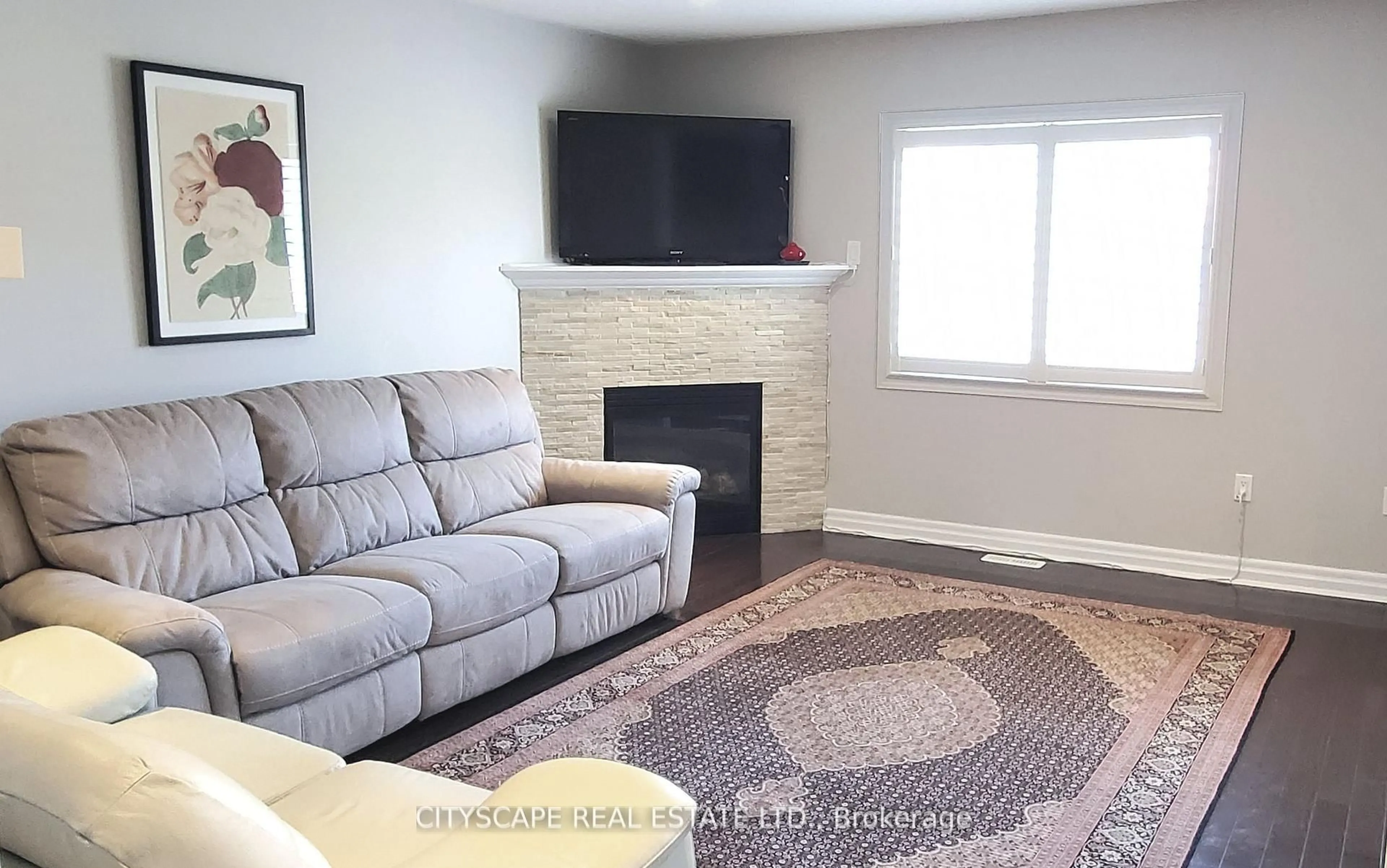 Living room with furniture, unknown for 369 Kwapis Blvd, Newmarket Ontario L3X 3H1