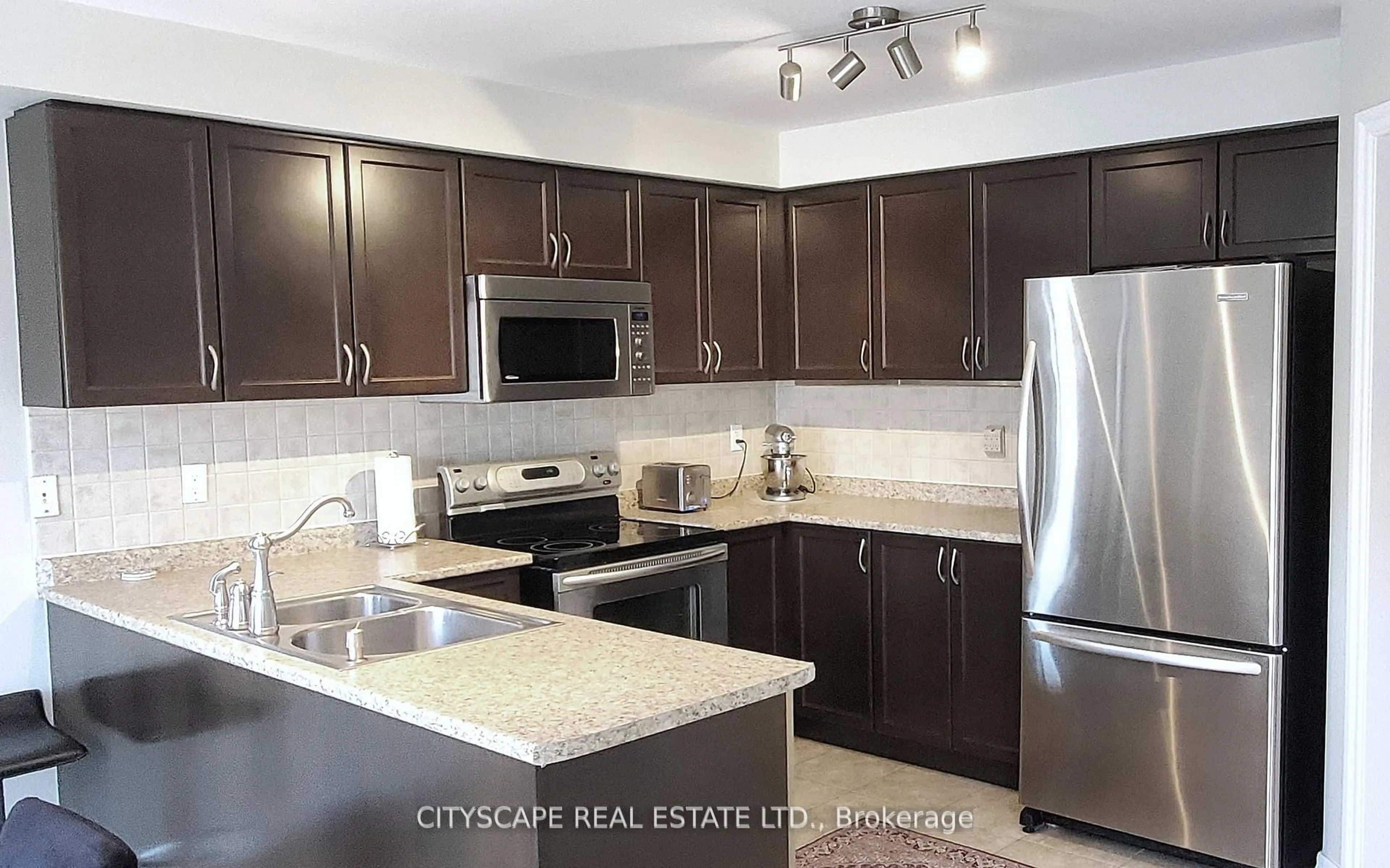 Standard kitchen, unknown for 369 Kwapis Blvd, Newmarket Ontario L3X 3H1