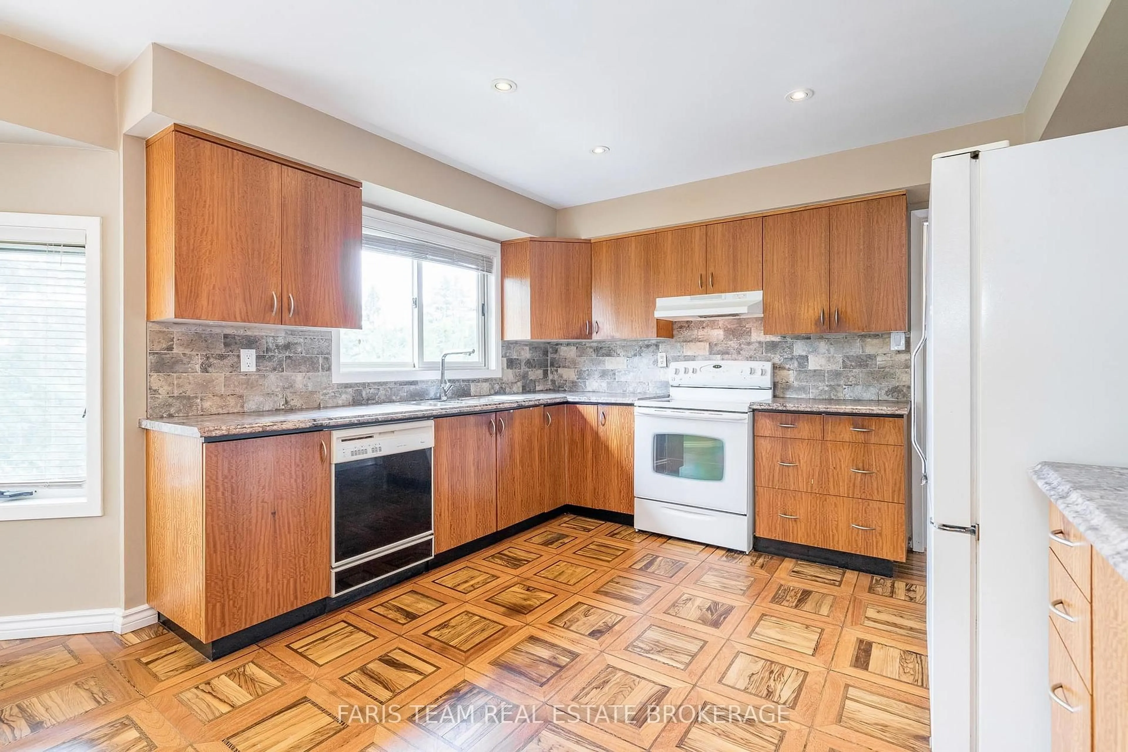 Standard kitchen, wood/laminate floor for 3057 Concession Road 4, Adjala-Tosorontio Ontario L0G 1L0