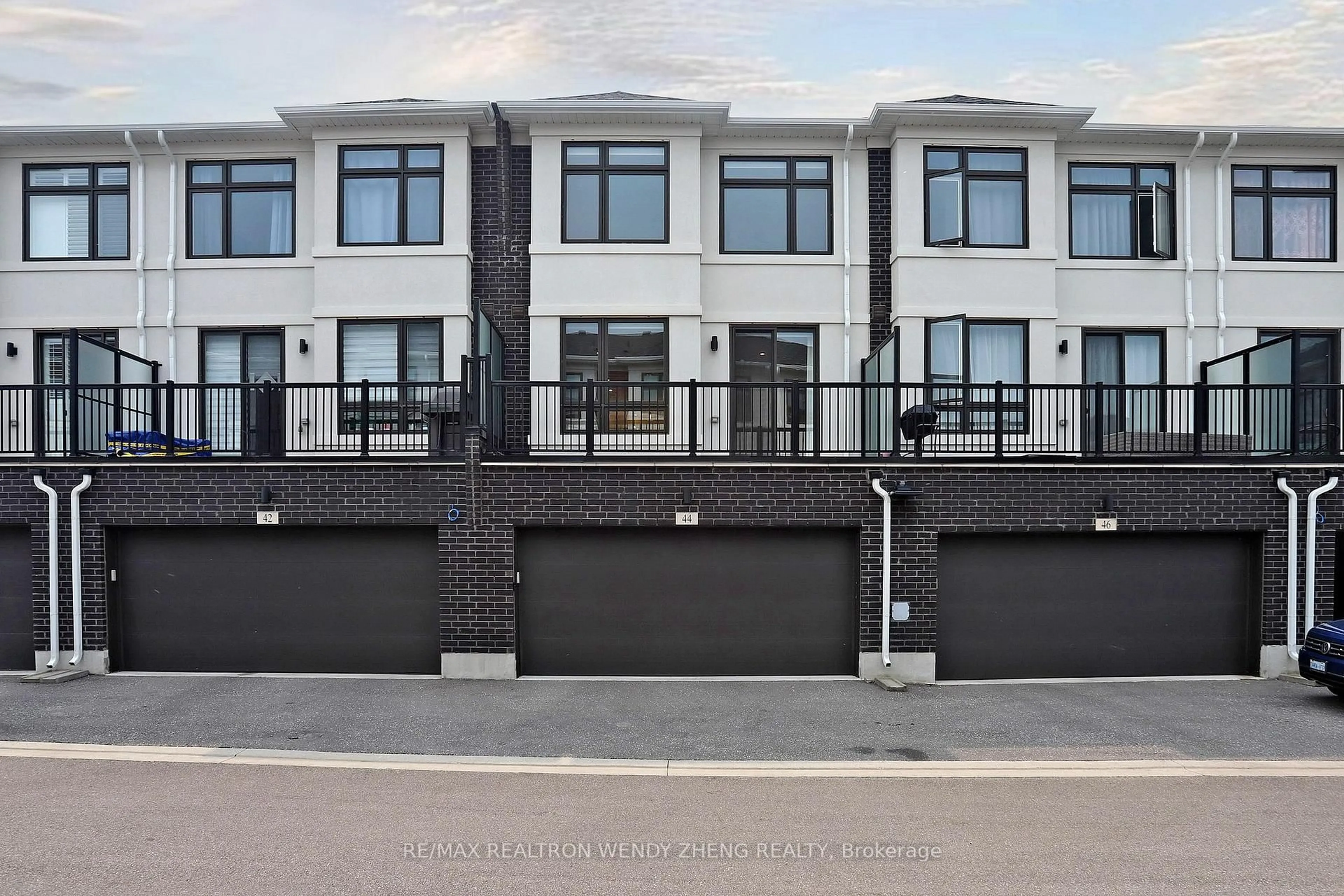 Unknown for 44 James Noble Lane, Richmond Hill Ontario L4C 5S7
