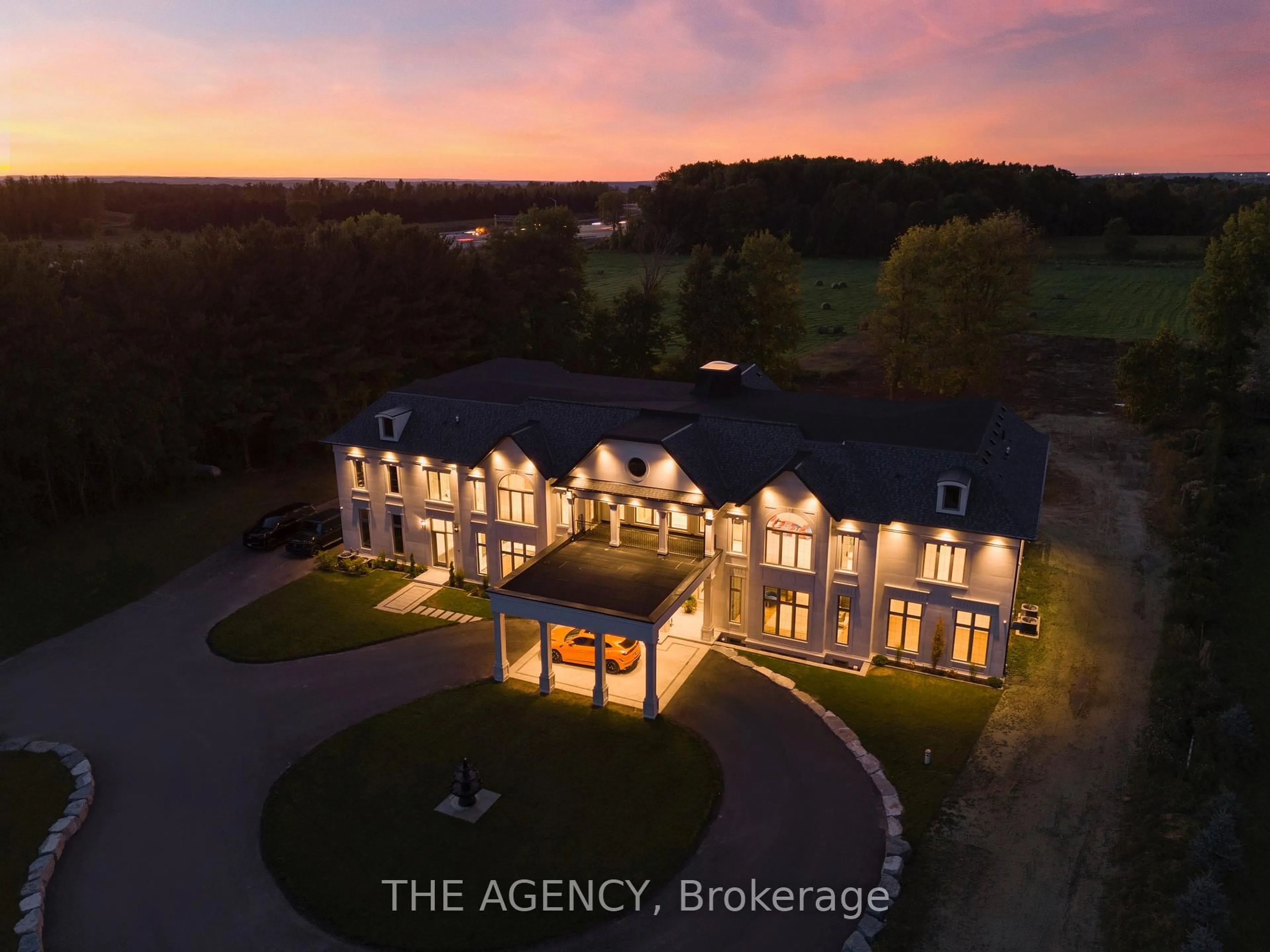 A pic from outside/outdoor area/front of a property/back of a property/a pic from drone, building for 3310 18th Side Rd, King Ontario L7B 0H4