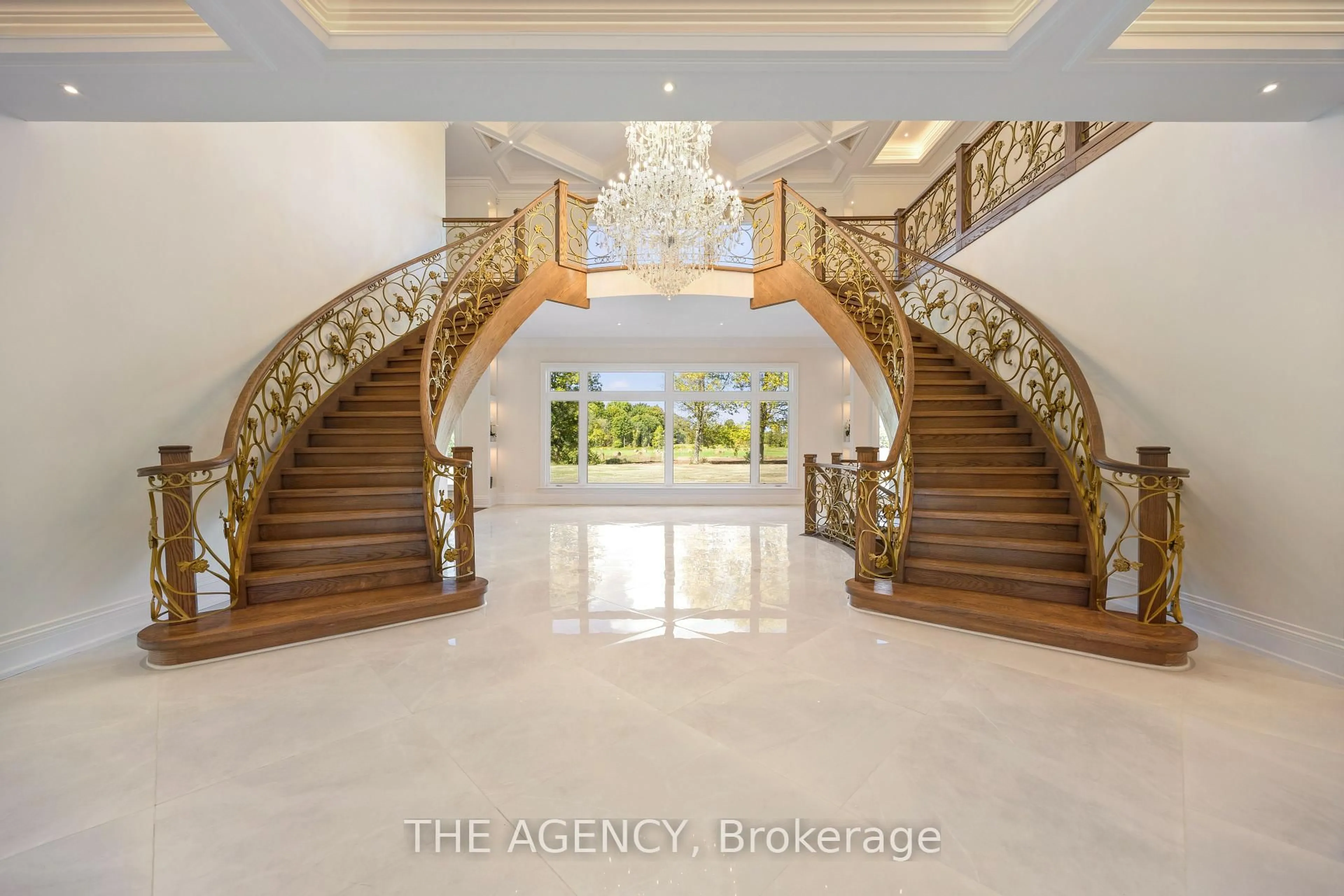 Indoor foyer for 3310 18th Side Rd, King Ontario L7B 0H4