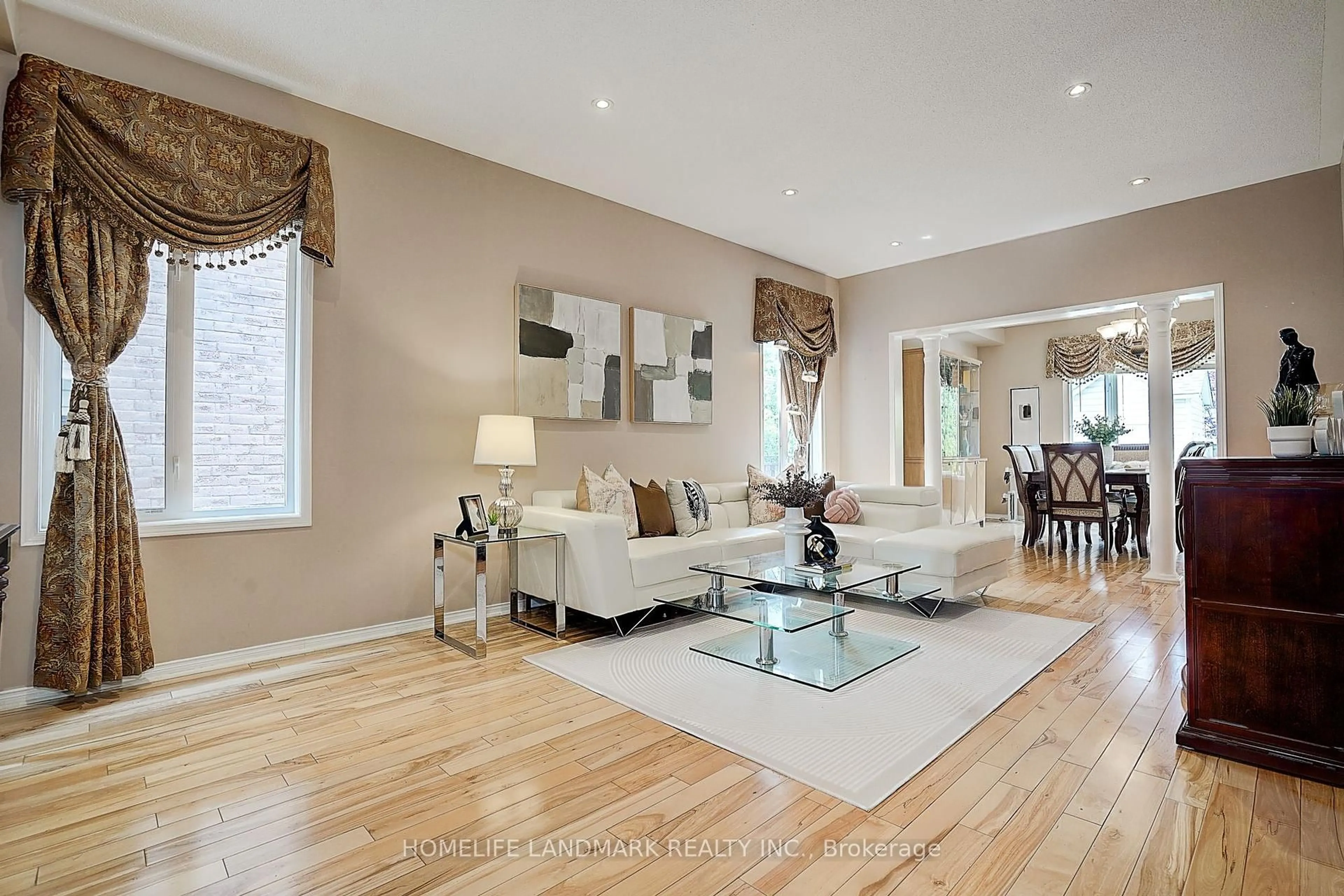 Living room with furniture, wood/laminate floor for 46 Elmrill Rd, Markham Ontario L6C 2P1