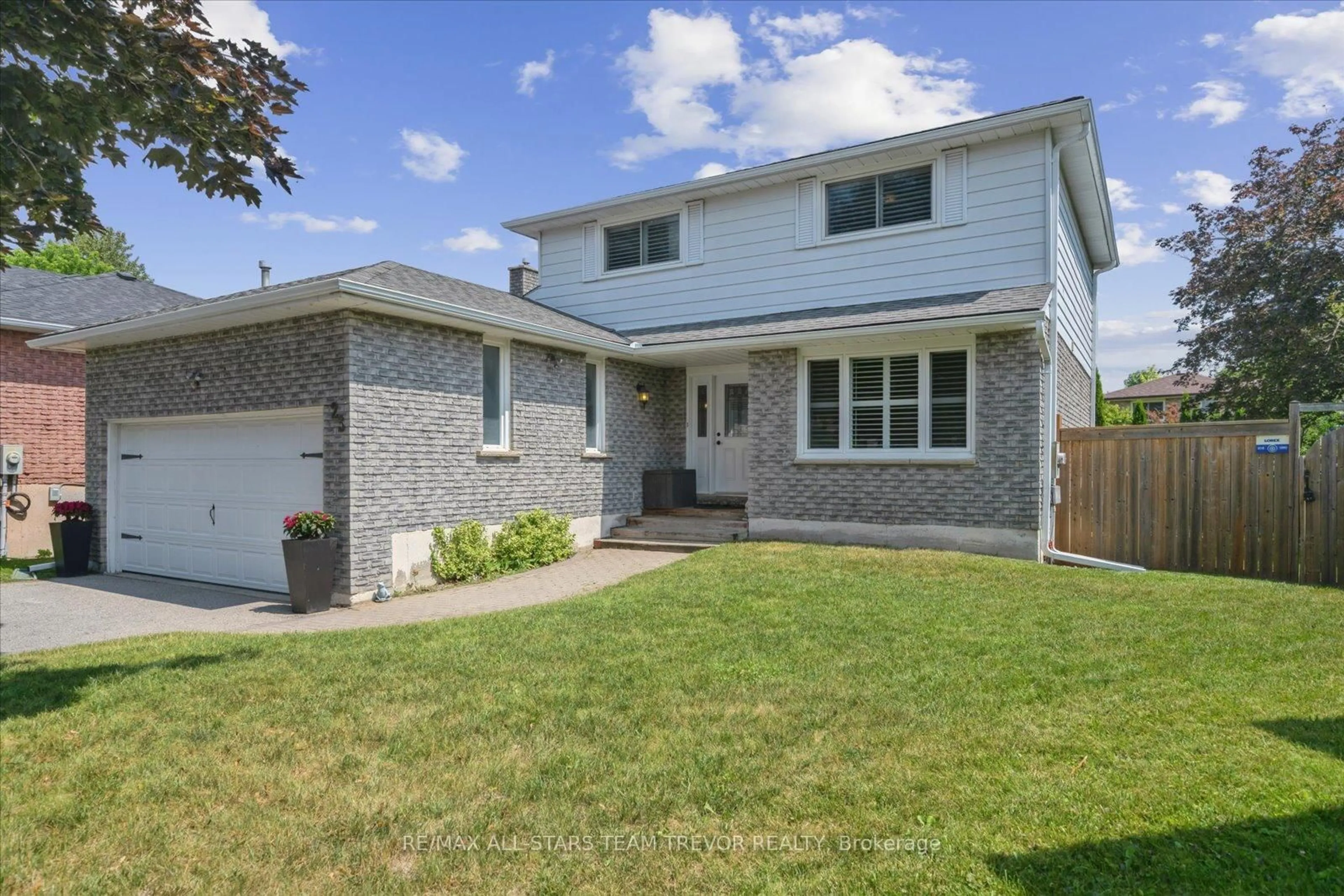Home with vinyl exterior material, street for 23 Panama Crt, Georgina Ontario L4P 3L7