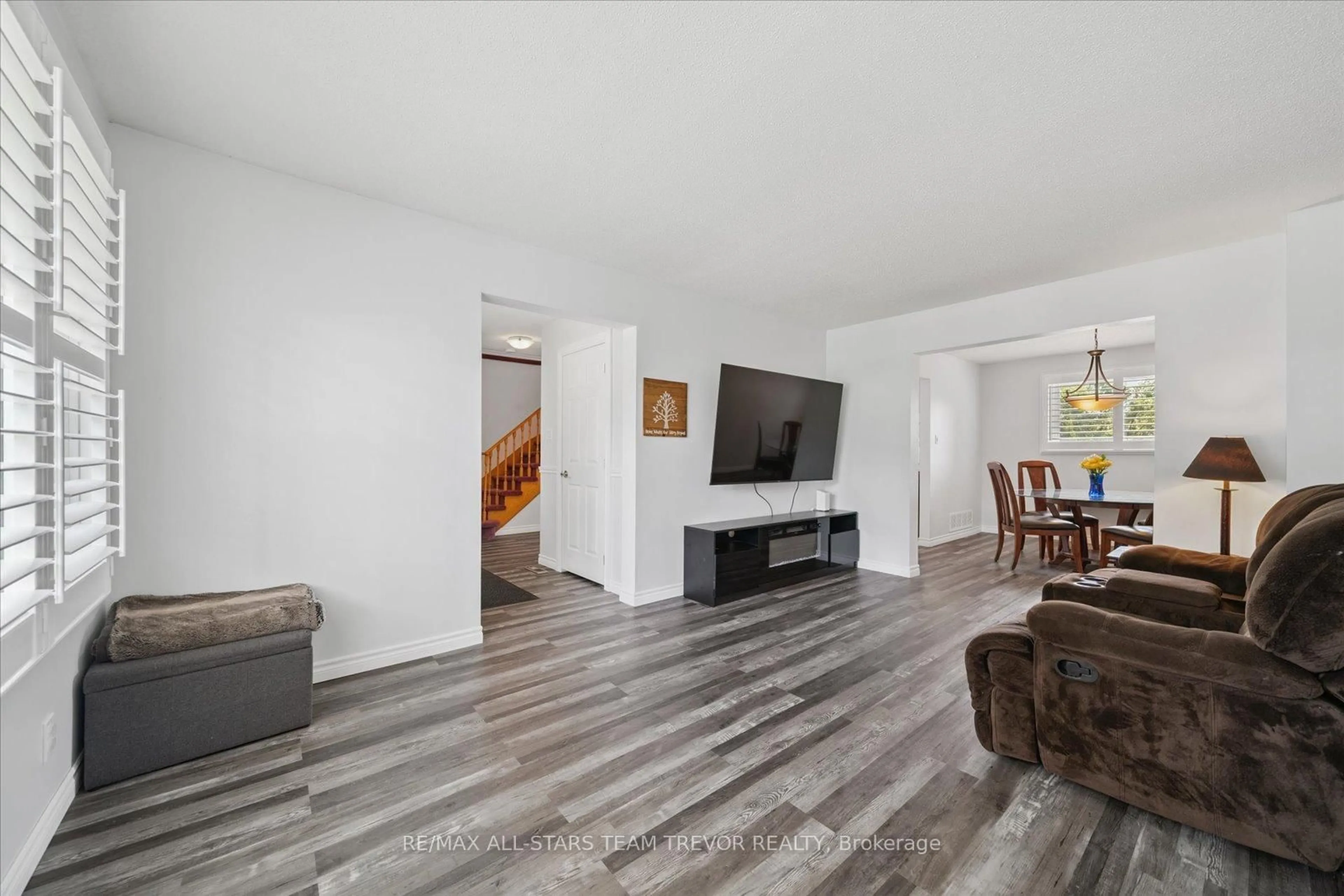 Living room with furniture, wood/laminate floor for 23 Panama Crt, Georgina Ontario L4P 3L7