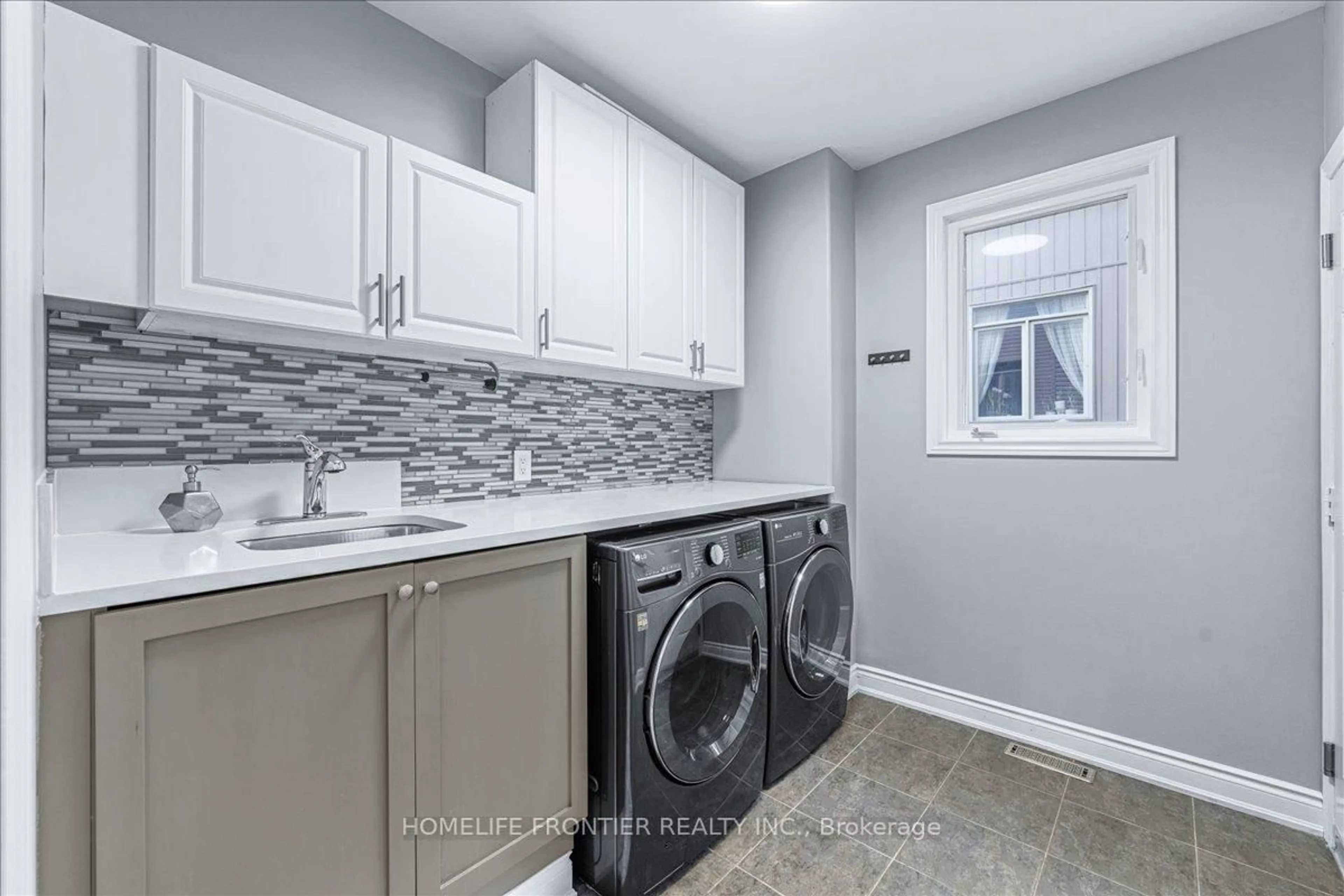 Laundry room for 1664 Moyer Ave, Innisfil Ontario L9S 1S8