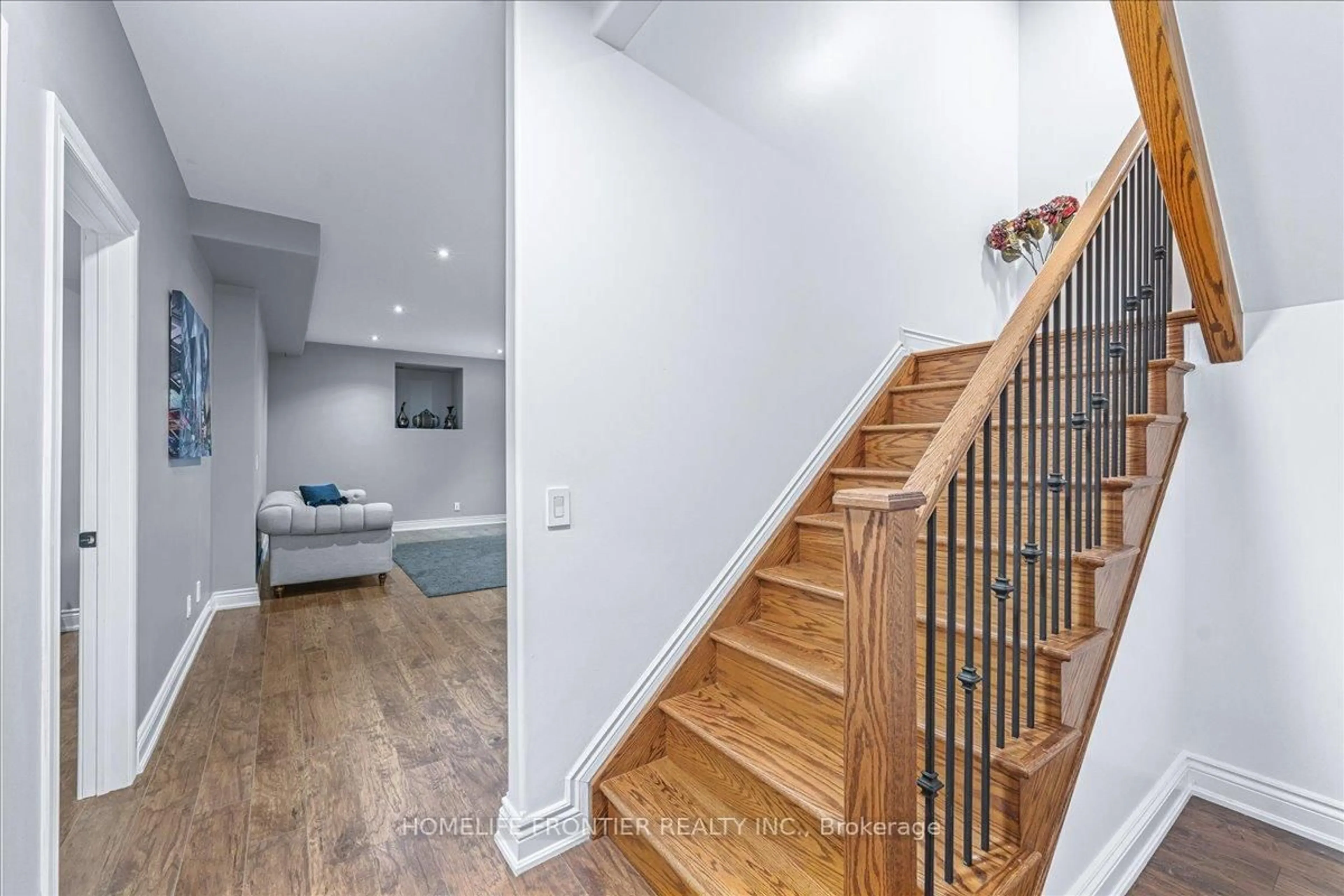 Stairs for 1664 Moyer Ave, Innisfil Ontario L9S 1S8
