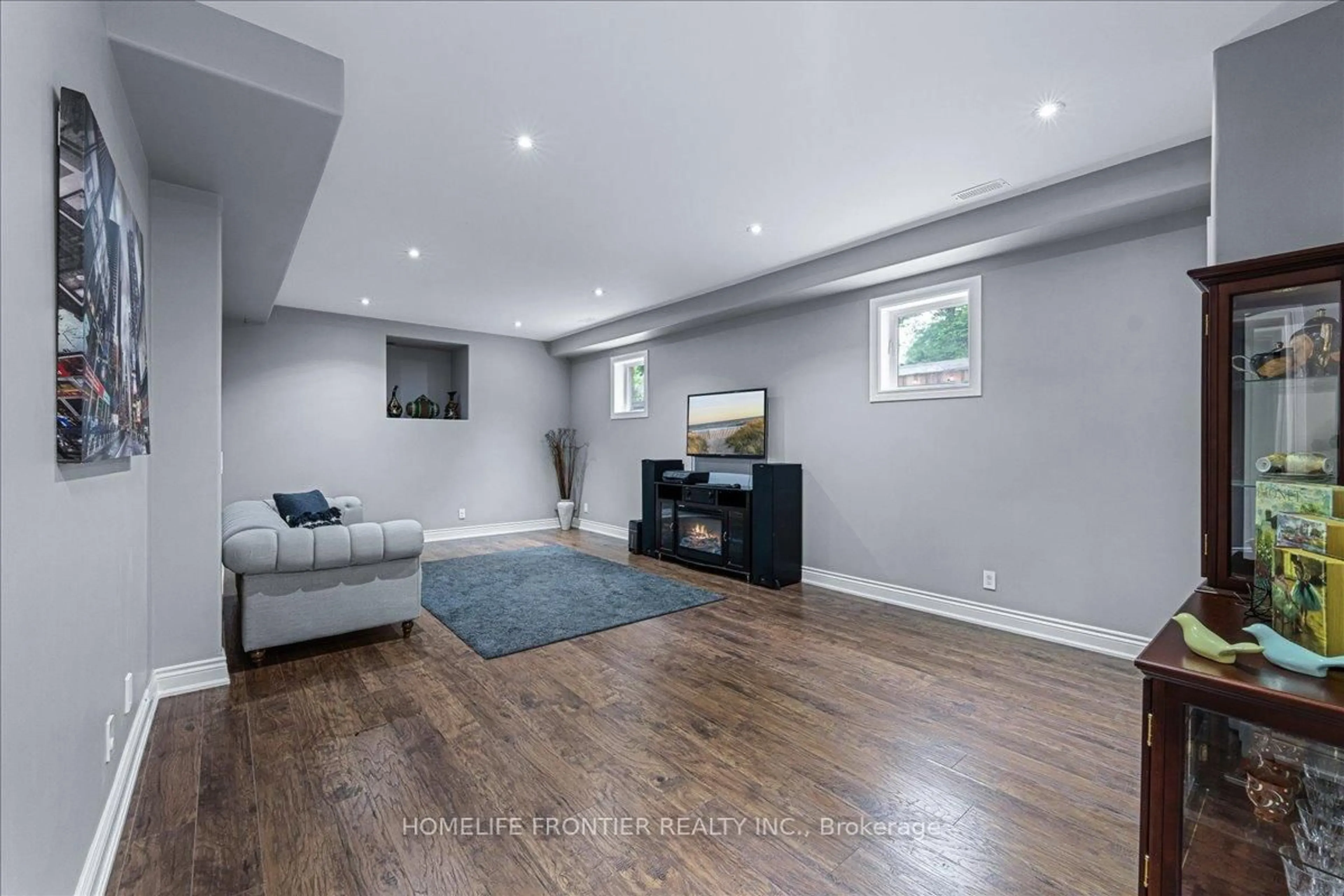 Living room with furniture, unknown for 1664 Moyer Ave, Innisfil Ontario L9S 1S8