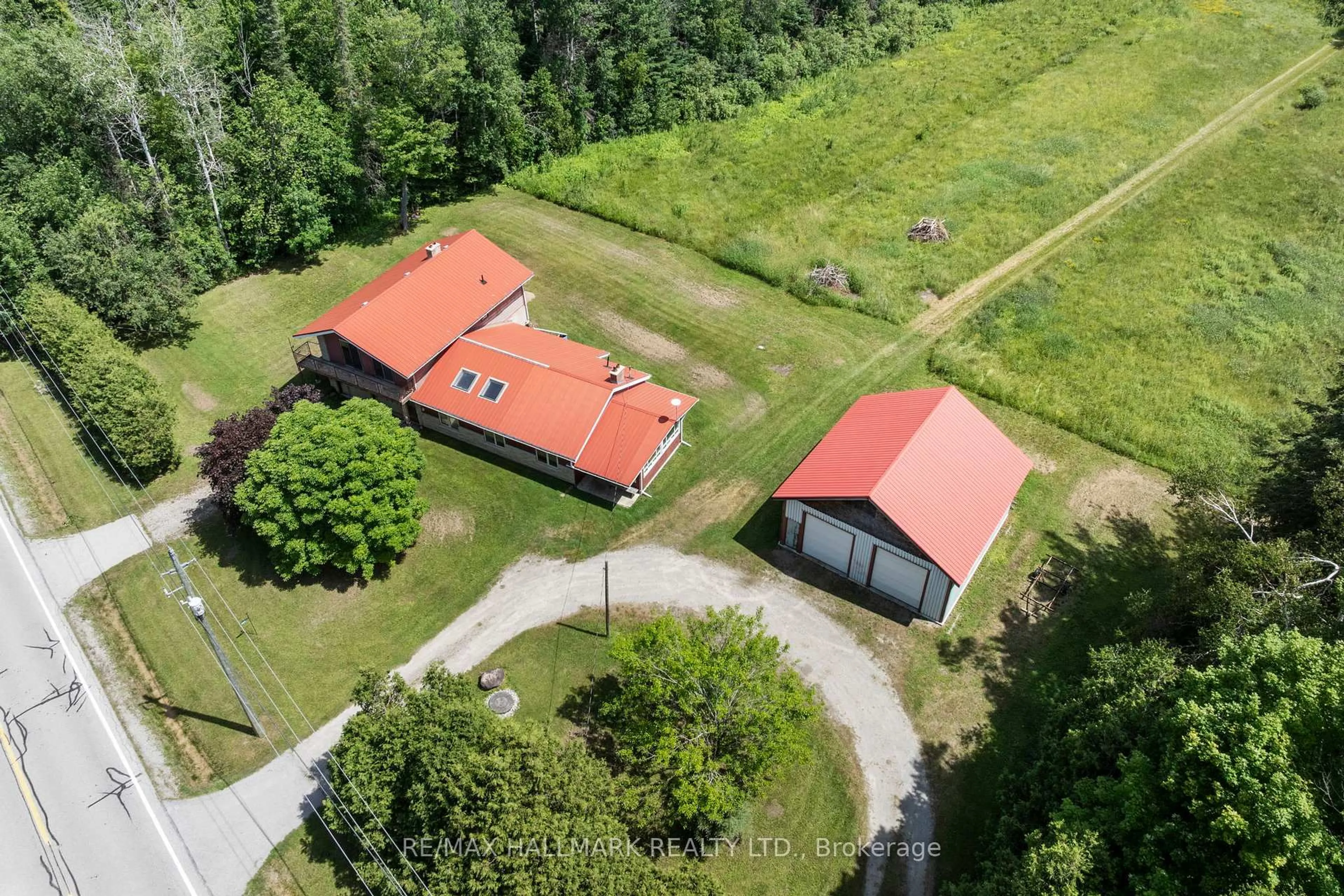 A pic from outside/outdoor area/front of a property/back of a property/a pic from drone, building for 24093 Weirs Sdrd, Georgina Ontario L0E 1N0
