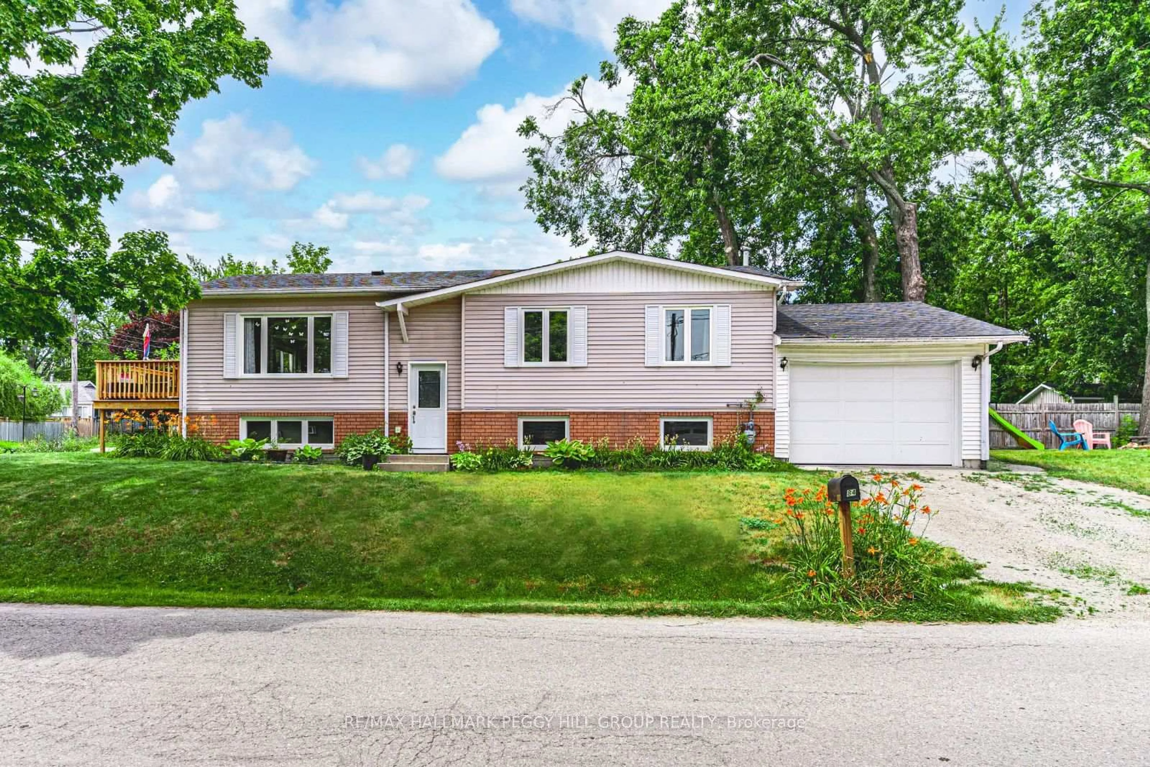Home with vinyl exterior material, street for 884 Maplewood Dr, Innisfil Ontario L9S 1Y7