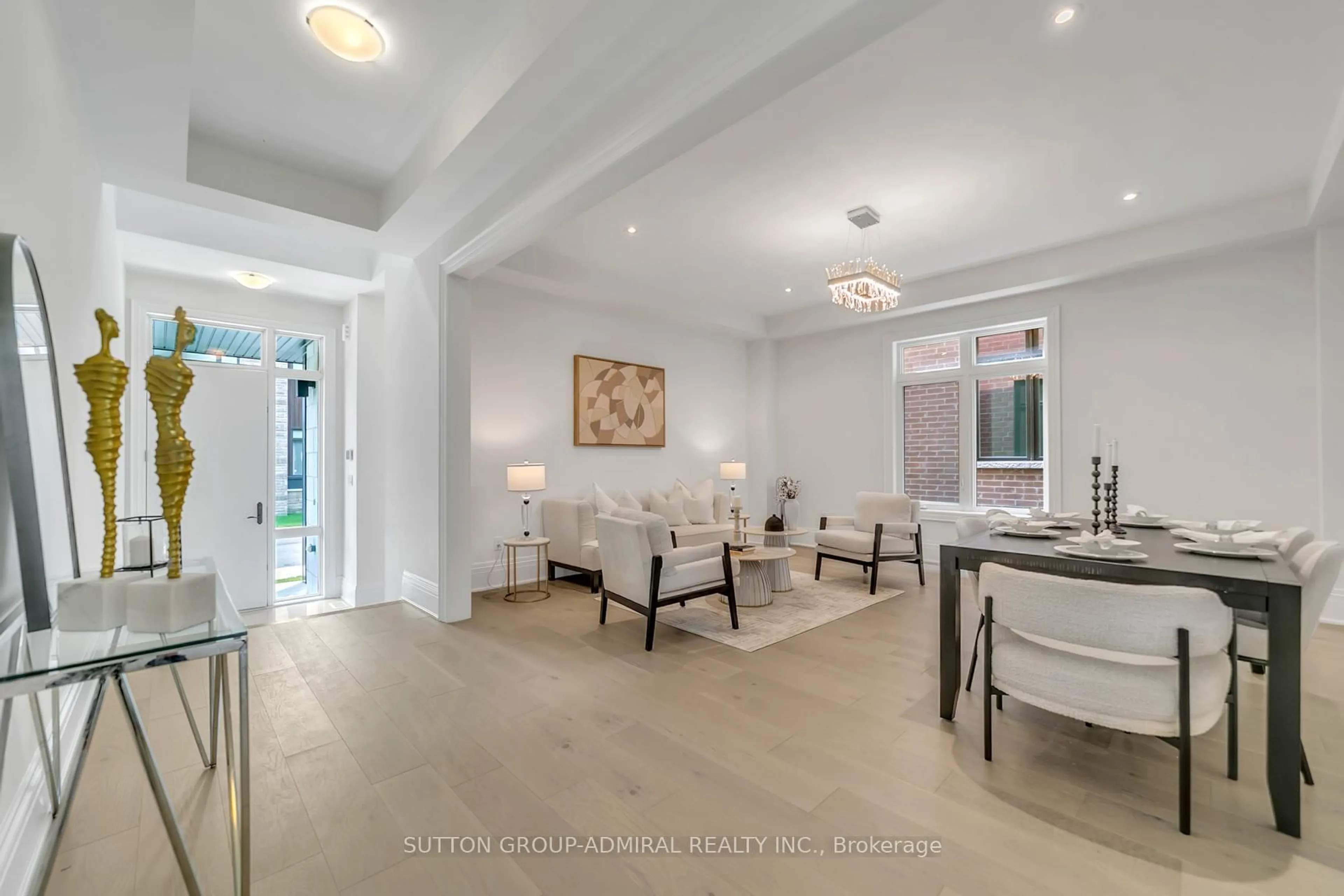 Indoor foyer for 36 Royal Hill Crt, Aurora Ontario L4G 3Z7