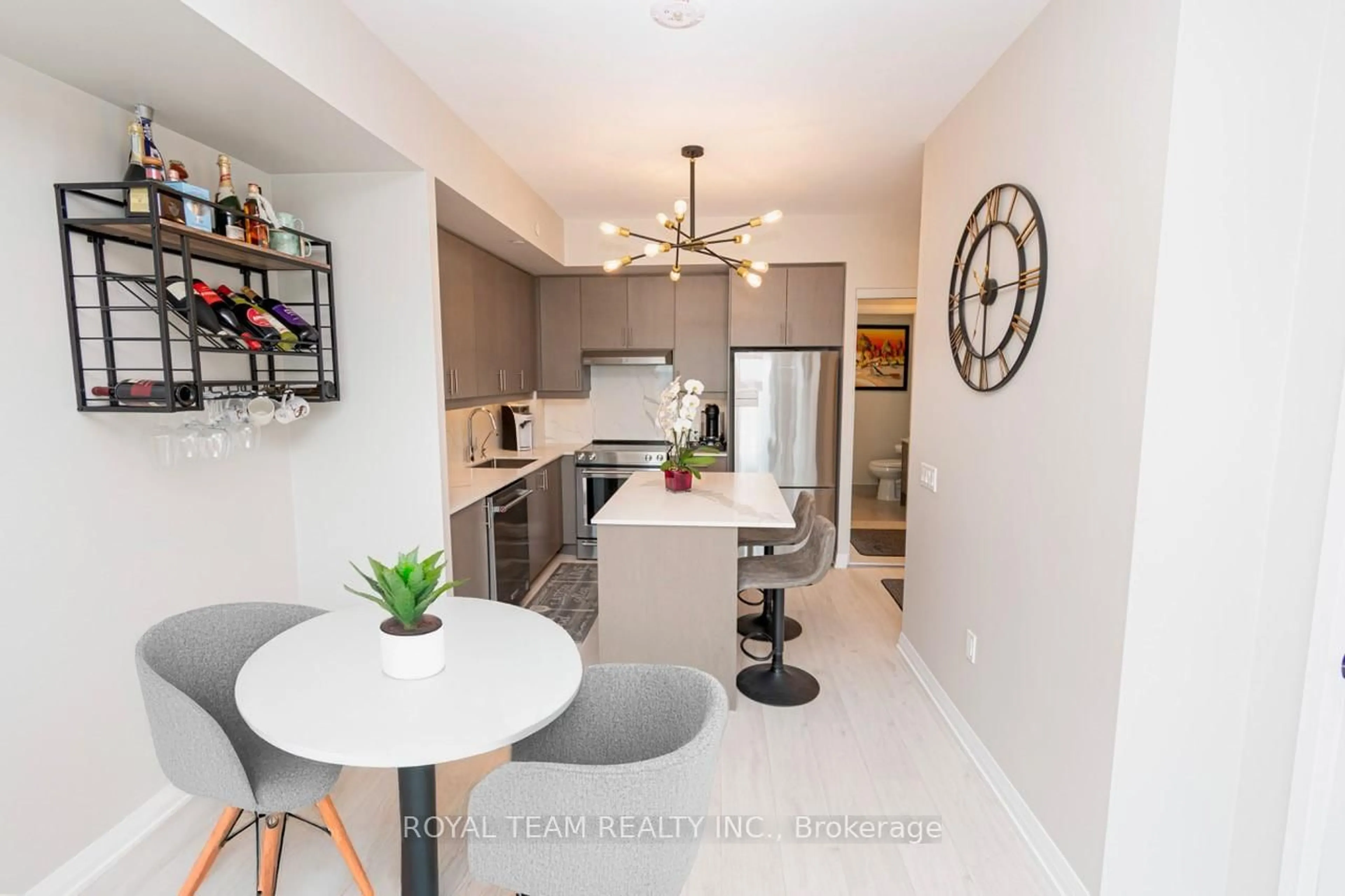 Contemporary kitchen, unknown for 9000 Jane St #2212, Vaughan Ontario L4K 0M6