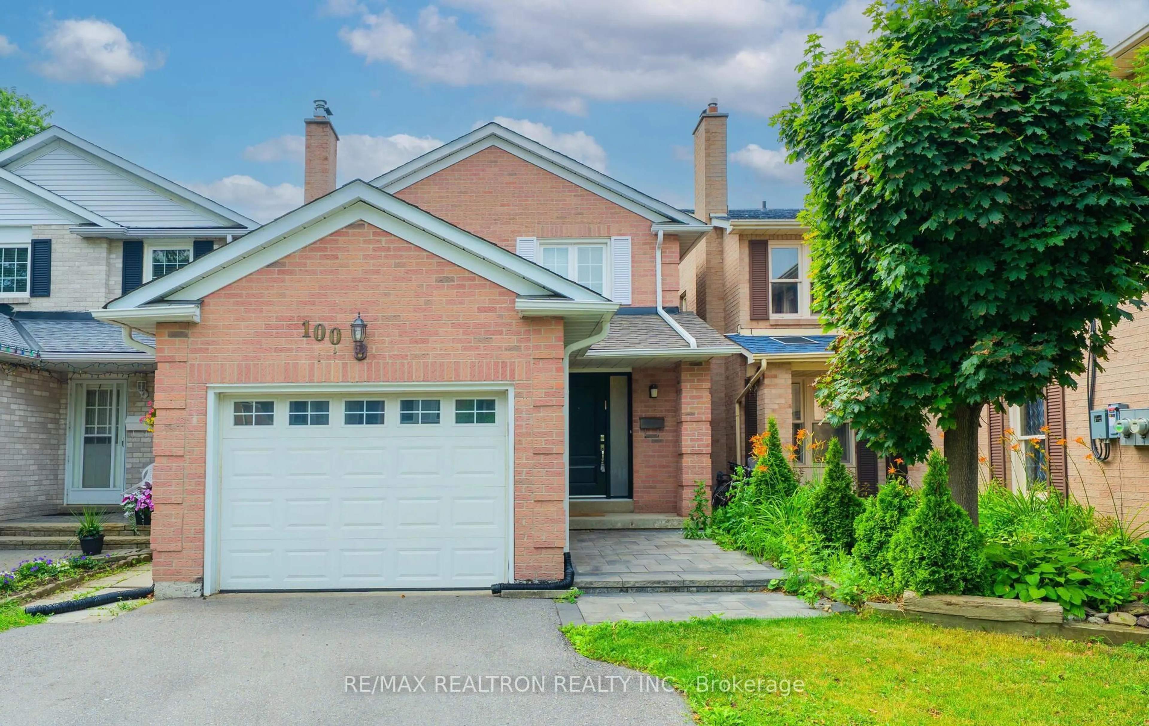 Home with brick exterior material, street for 100 Gilmore Cres, Vaughan Ontario L4J 3A1